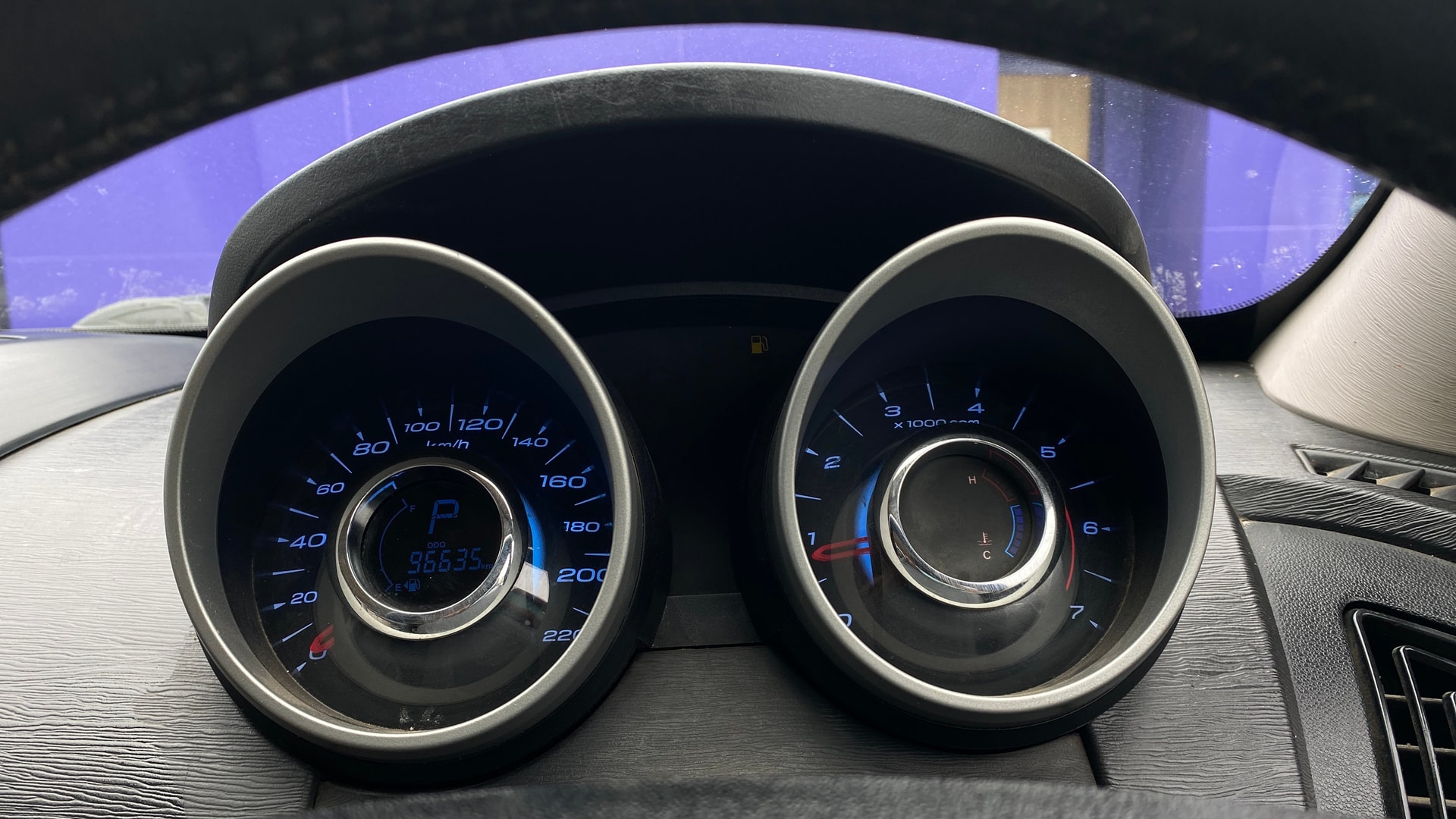 View 2017 Mahindra XUV500 W10 FWD AT Image 21 Used 2017 Mahindra XUV500 W10 FWD AT Image 21