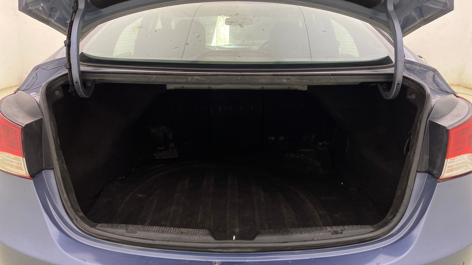 View 2013 Hyundai Elantra 1.6 CRDi S Image 7 Used 2013 Hyundai Elantra 1.6 CRDi S Image 7