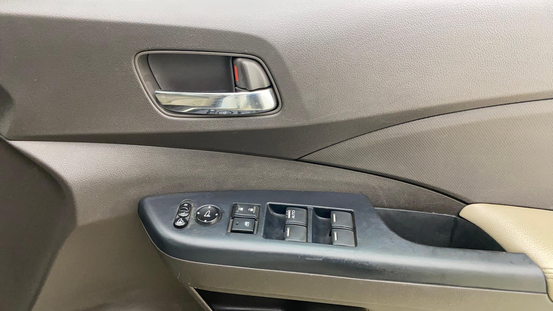 View 2015 Honda CR-V 2.0L AT Petrol Image 40 Used 2015 Honda CR-V 2.0L AT Petrol Image 40