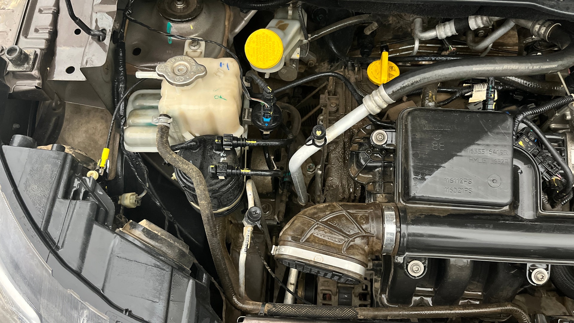 View 2022 Renault Triber RXT Image 3 Used 2022 Renault Triber RXT Image 3