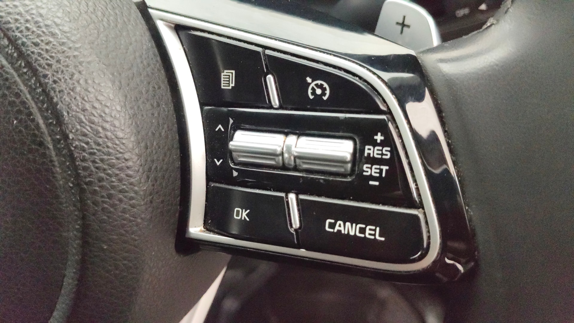 View 2023 Kia Sonet HTX DCT Petrol Image 3 Used 2023 Kia Sonet HTX DCT Petrol Image 3
