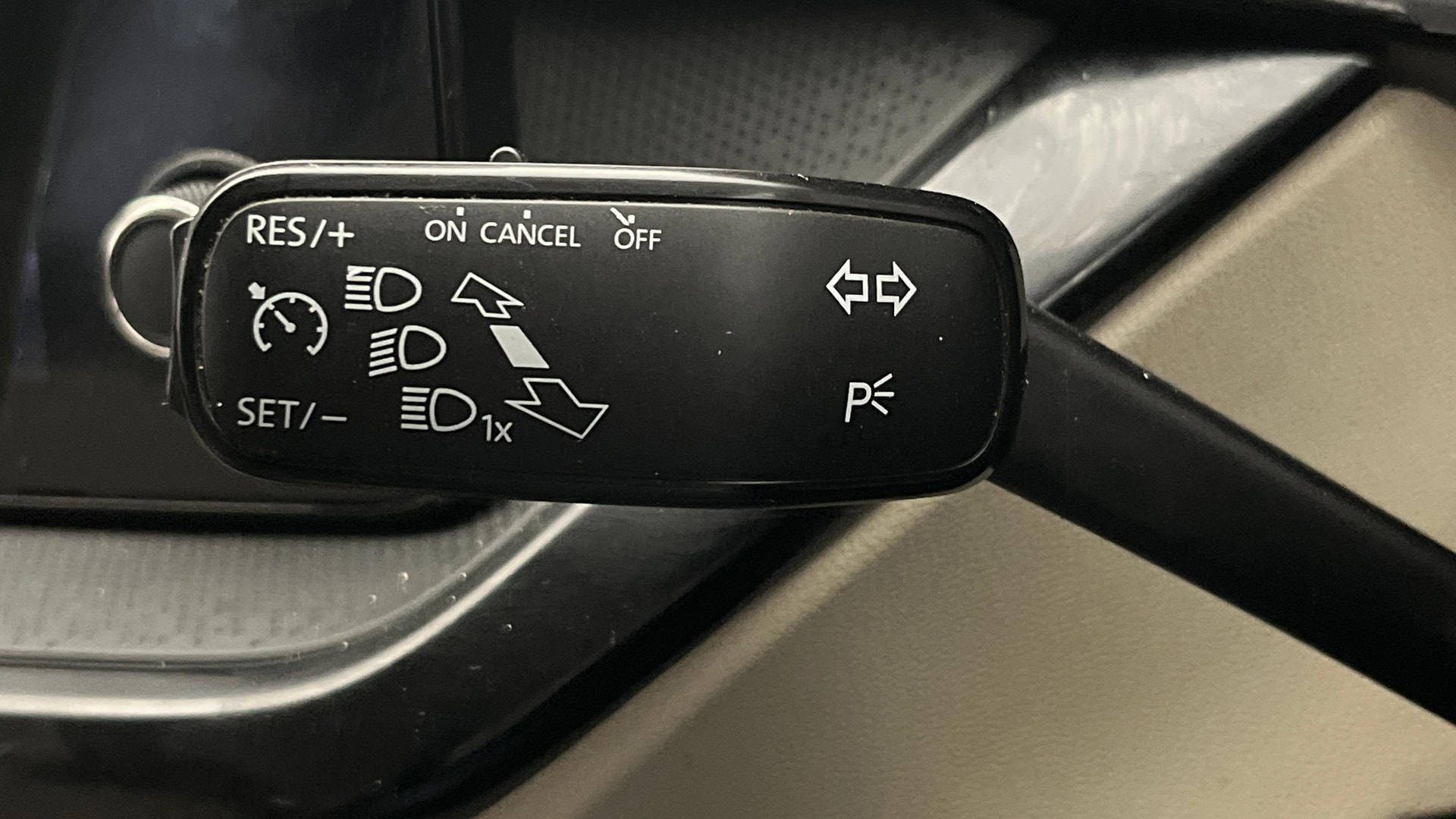 View 2023 Skoda Slavia Ambition 1.0 TSI AT Image 3 Used 2023 Skoda Slavia Ambition 1.0 TSI AT Image 3