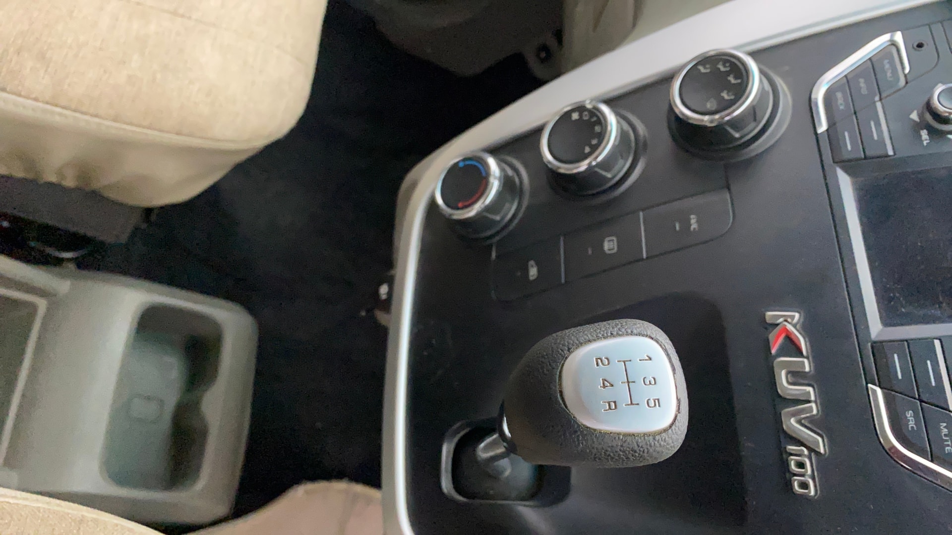 View 2016 Mahindra KUV100 K8 Petrol 5 Seater BS IV Image 37 Used 2016 Mahindra KUV100 K8 Petrol 5 Seater BS IV Image 37