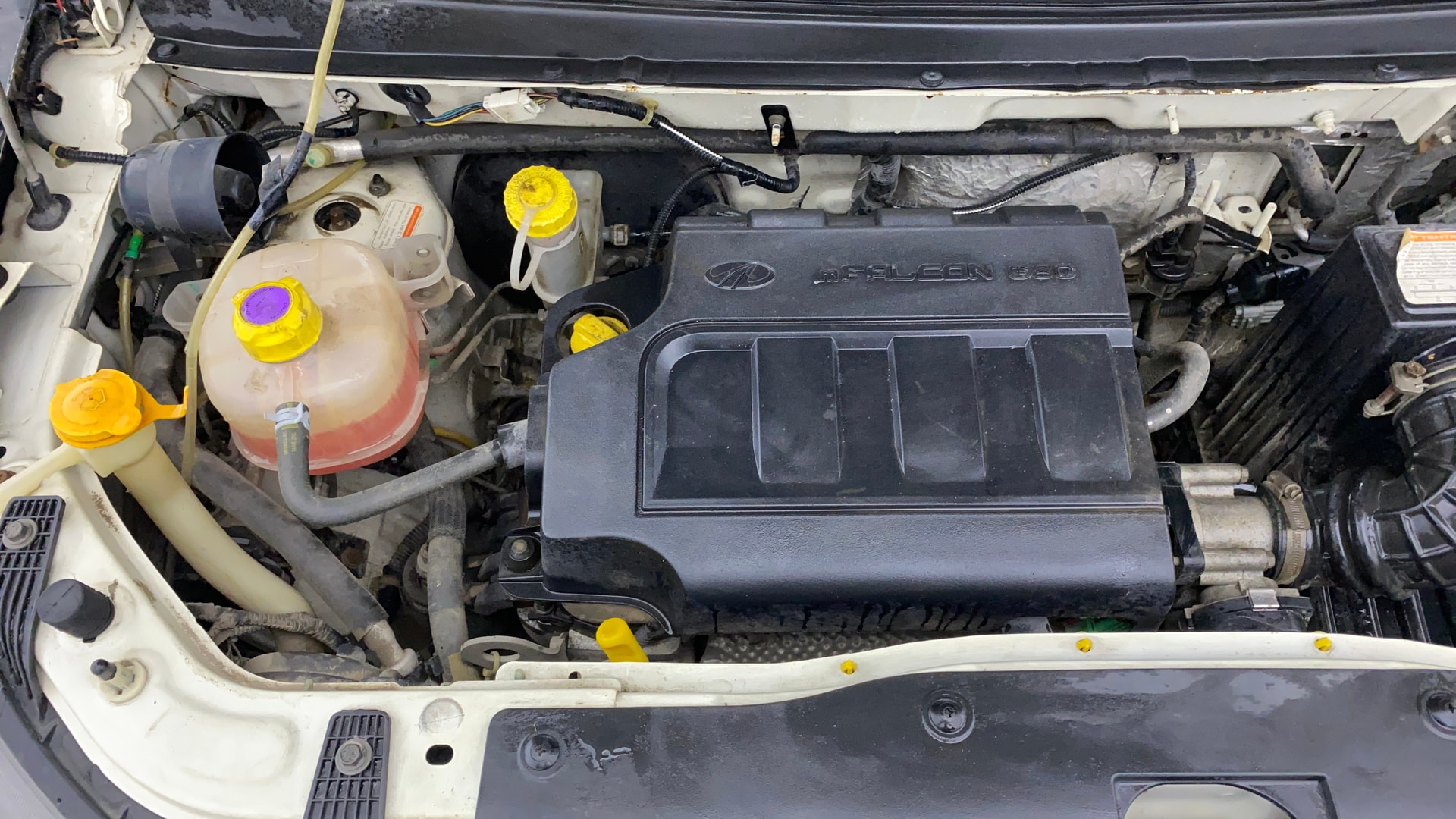 View 2016 Mahindra KUV100 K8 Petrol 5 Seater BS IV Image 3 Used 2016 Mahindra KUV100 K8 Petrol 5 Seater BS IV Image 3