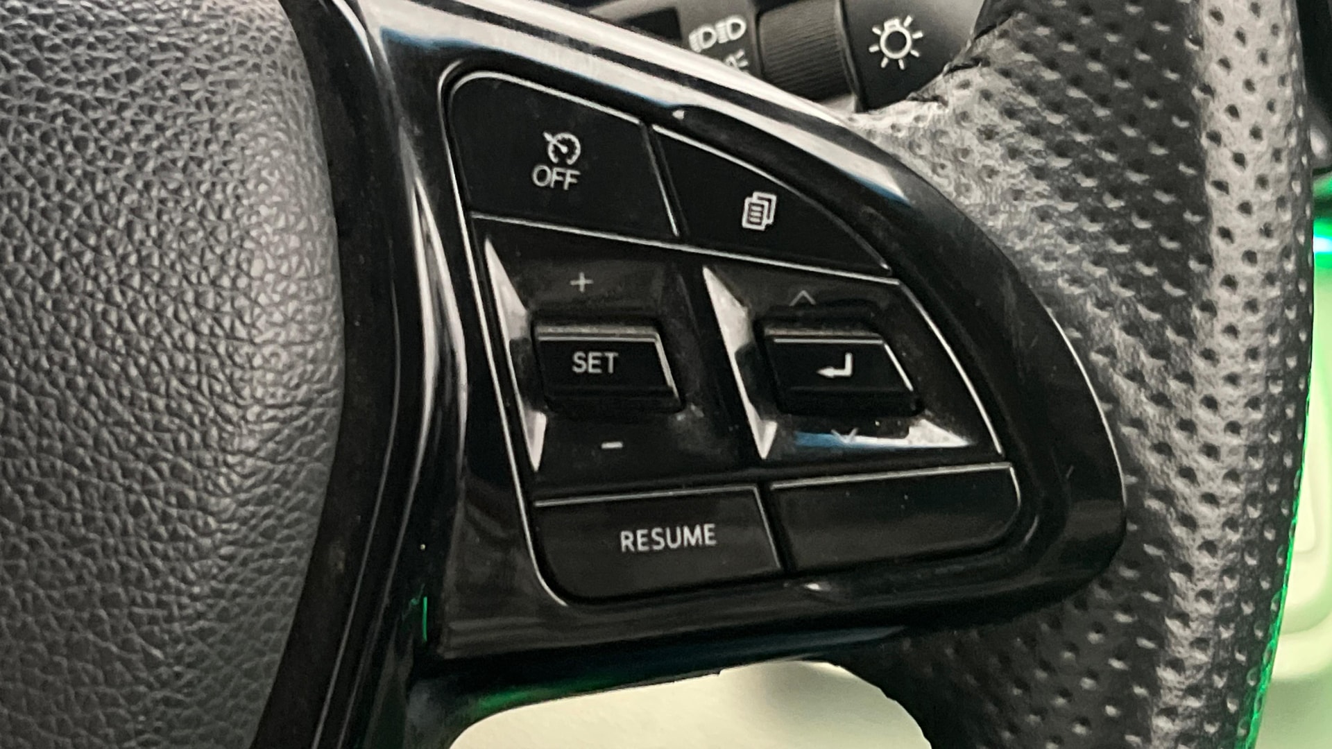 View 2025 Mahindra XUV 3XO AX5L 1.2 TGDi Image 3 Used 2025 Mahindra XUV 3XO AX5L 1.2 TGDi Image 3