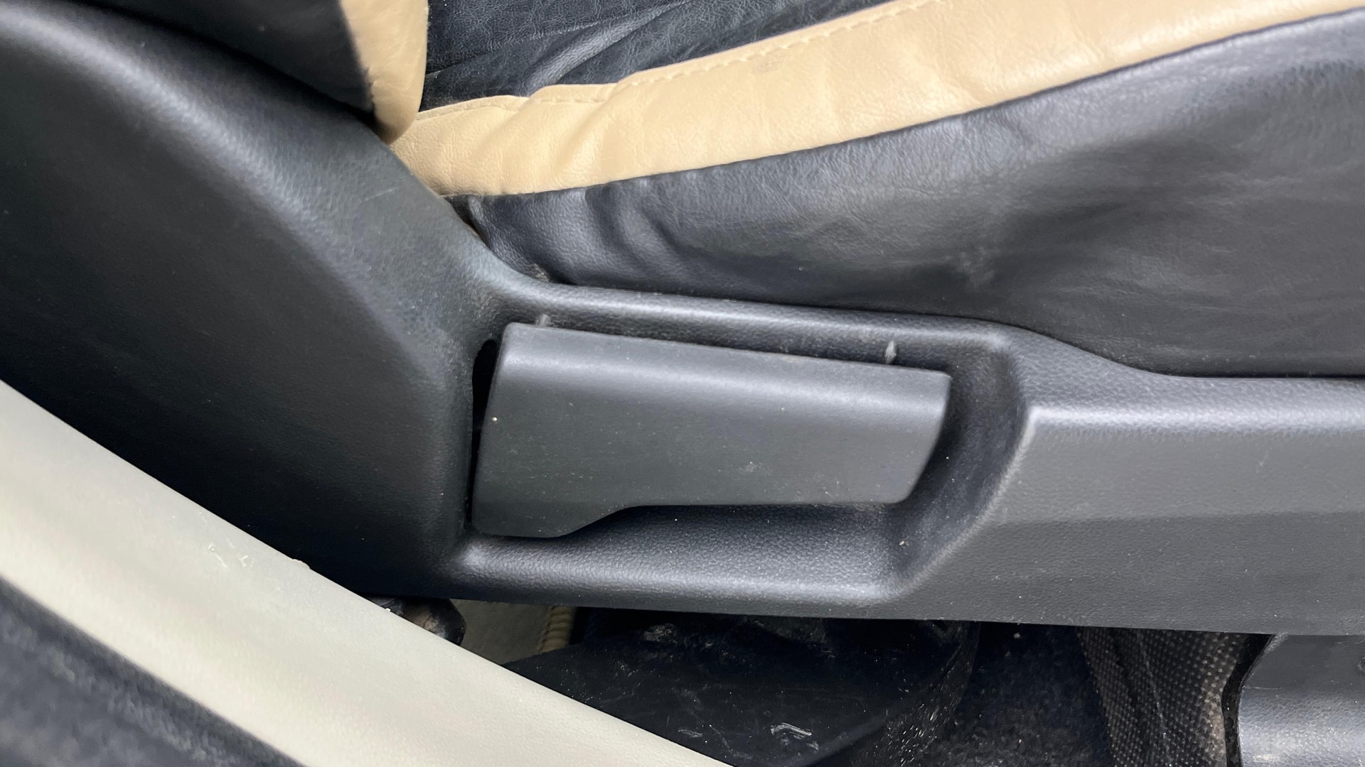 View 2020 Renault Triber RXE Image 19 Used 2020 Renault Triber RXE Image 19