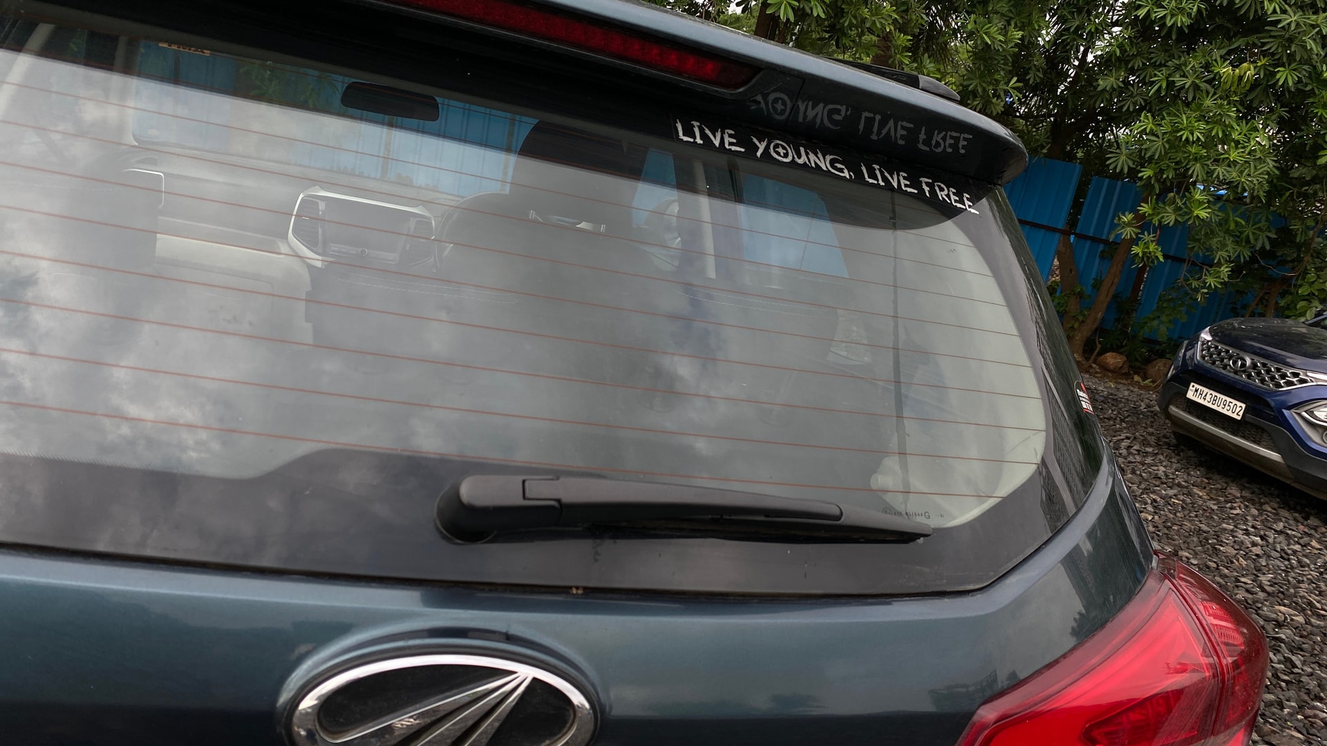 View 2019 Mahindra XUV300 W4 Petrol BS IV Image 43 Used 2019 Mahindra XUV300 W4 Petrol BS IV Image 43