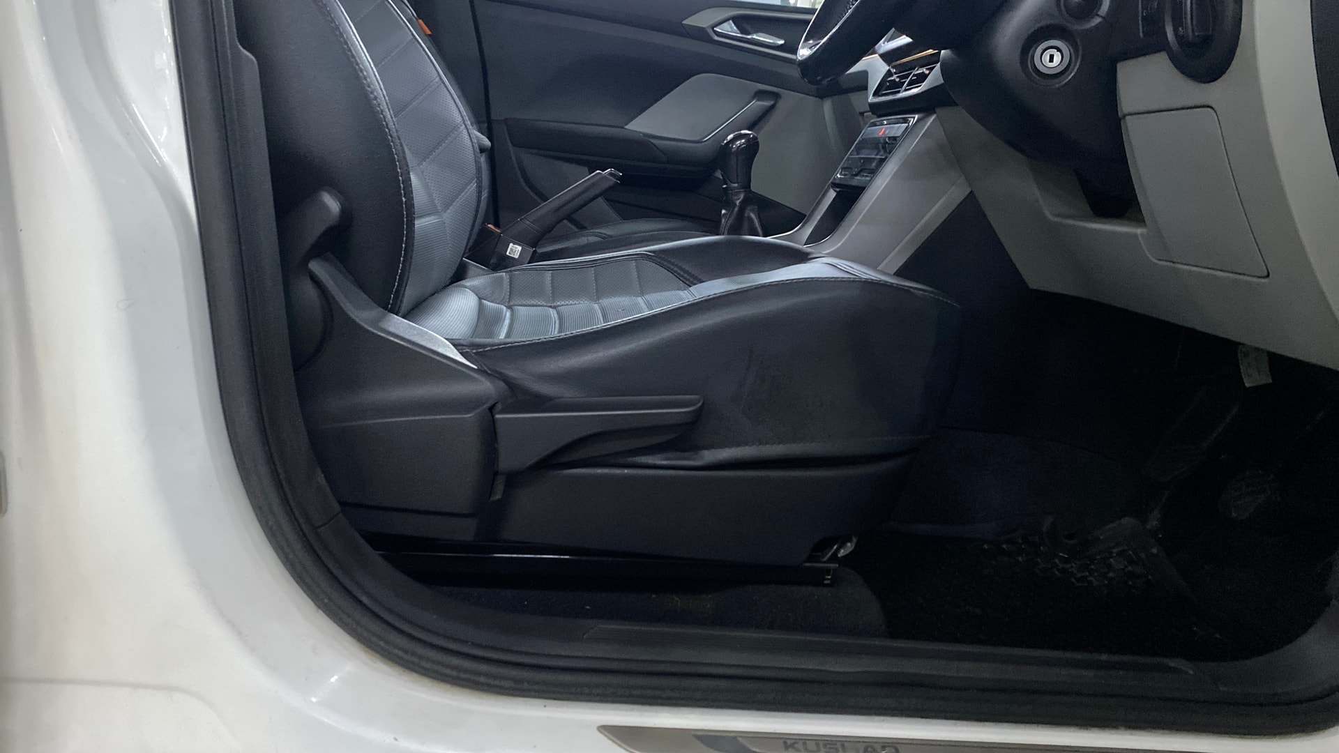 View 2021 Skoda Kushaq Ambition 1.0 TSI MT Image 10 Used 2021 Skoda Kushaq Ambition 1.0 TSI MT Image 10