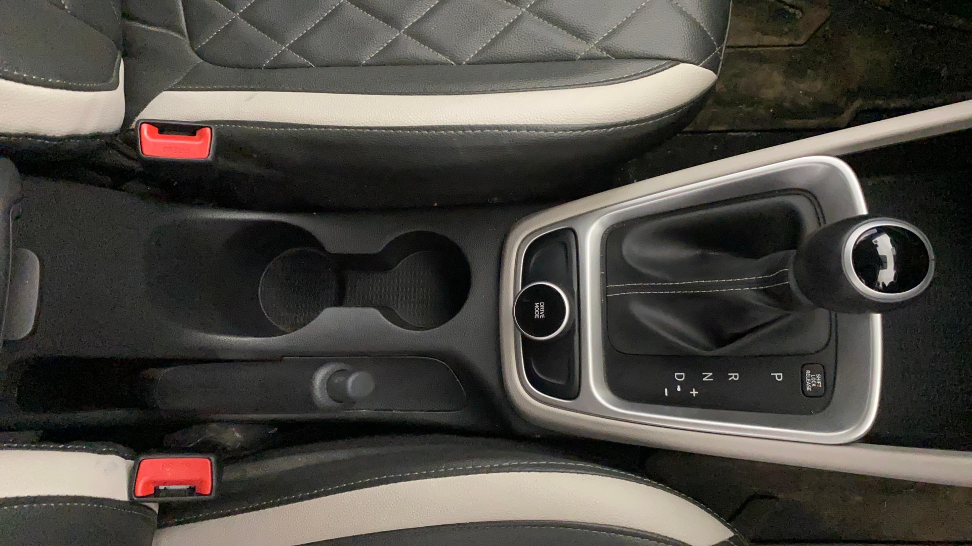 View 2024 Hyundai Venue S (O) 1.0 Turbo Petrol DCT Image 38 Used 2024 Hyundai Venue S (O) 1.0 Turbo Petrol DCT Image 38