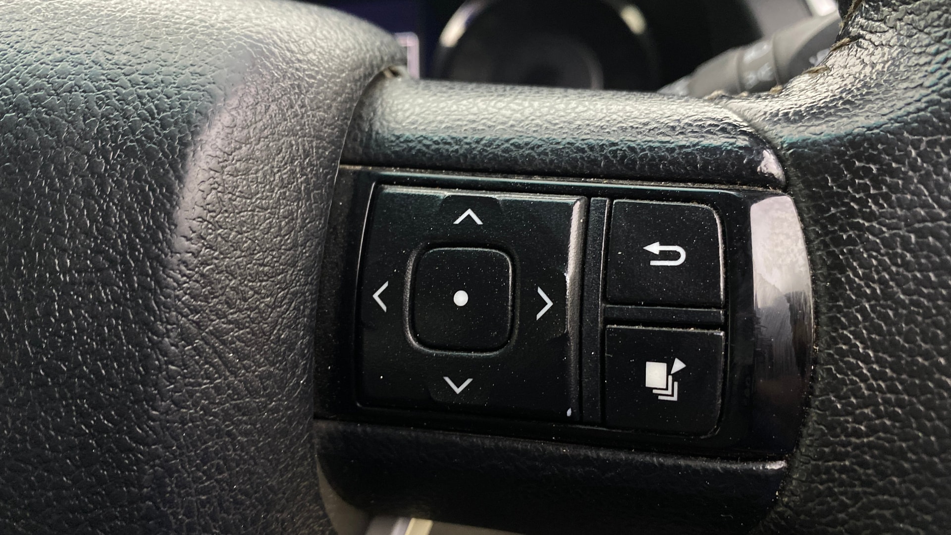 View 2017 Toyota Fortuner 2.8 4X2 MT Image 3 Used 2017 Toyota Fortuner 2.8 4X2 MT Image 3
