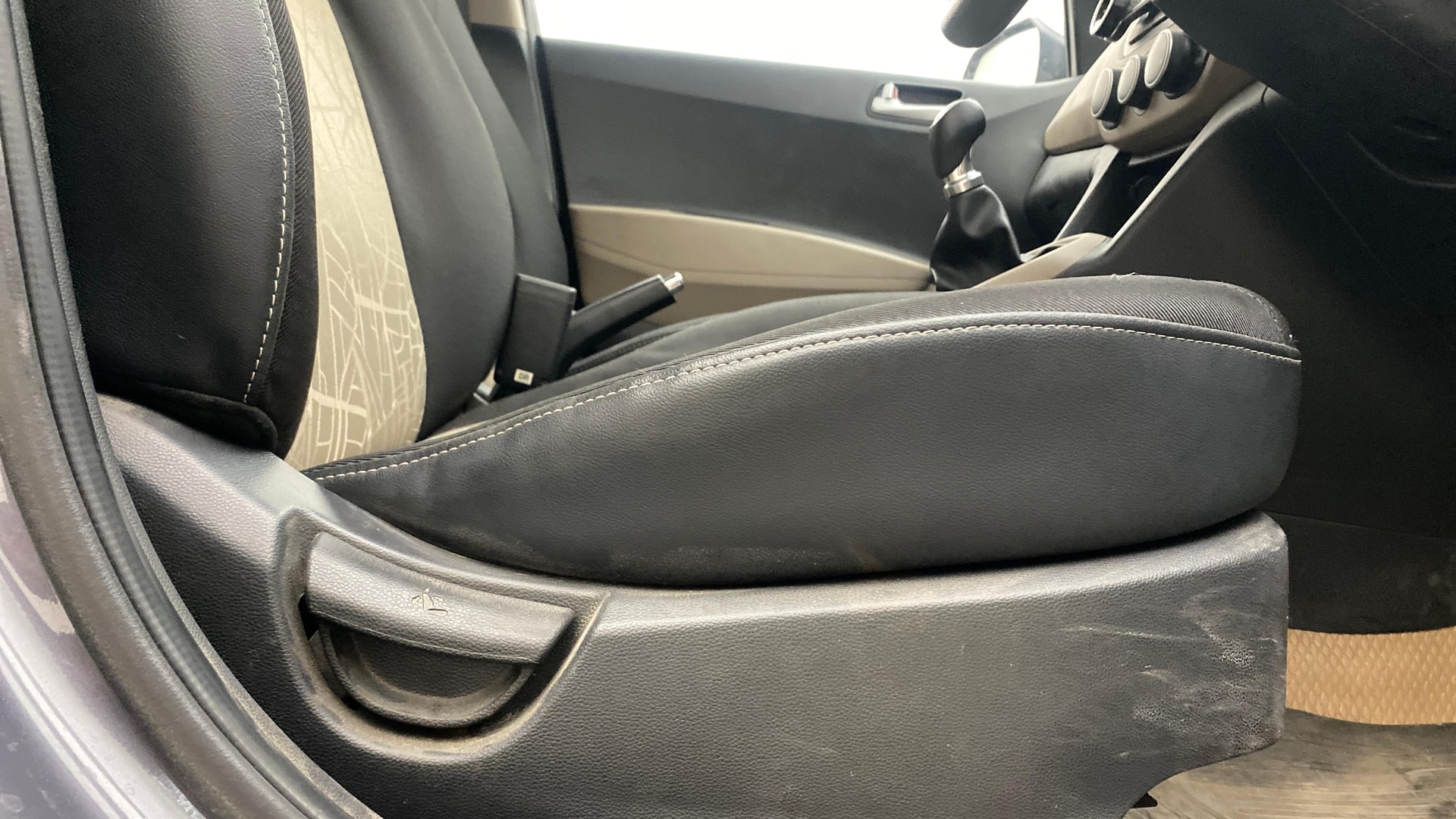 View 2017 Hyundai Grand i10 Sportz 1.2 Kappa Image 18 Used 2017 Hyundai Grand i10 Sportz 1.2 Kappa Image 18