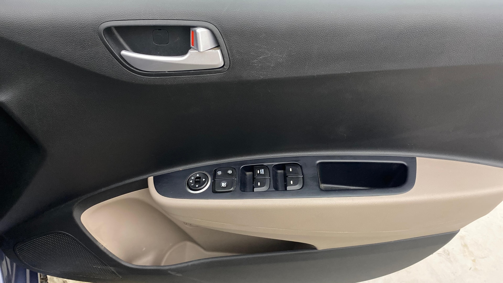 View 2017 Hyundai Grand i10 Sportz 1.2 Kappa Image 32 Used 2017 Hyundai Grand i10 Sportz 1.2 Kappa Image 32