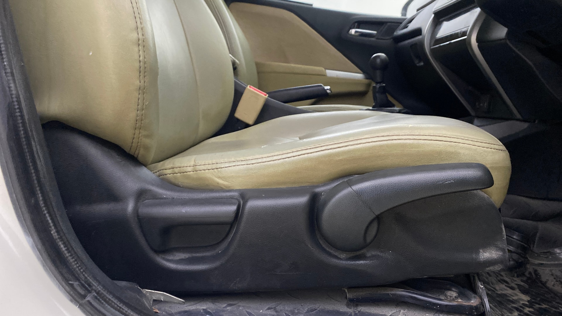 View 2014 Honda City ZX MT Diesel Anniversary Edition Image 19 Used 2014 Honda City ZX MT Diesel Anniversary Edition Image 19