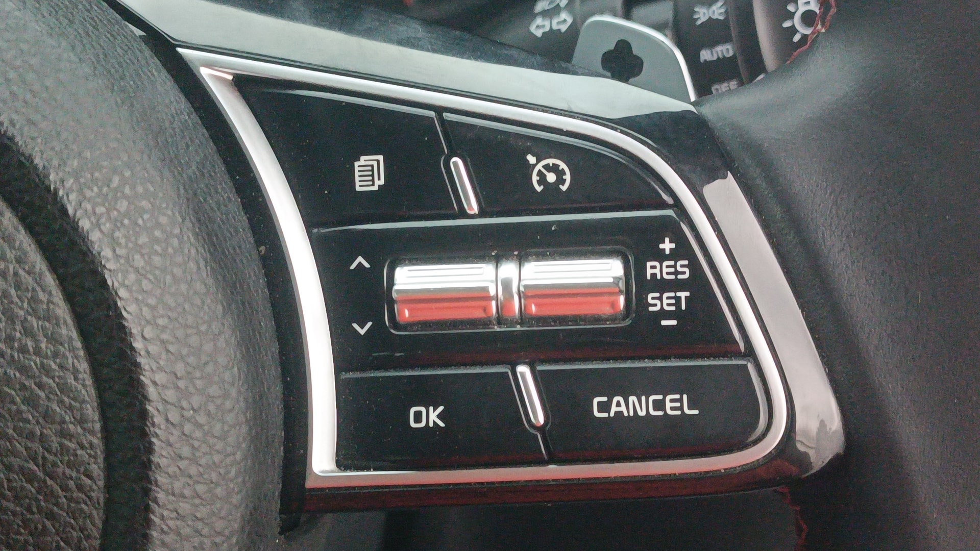 View 2021 Kia Sonet GTX Plus DCT Petrol Dual Tone Image 3 Used 2021 Kia Sonet GTX Plus DCT Petrol Dual Tone Image 3
