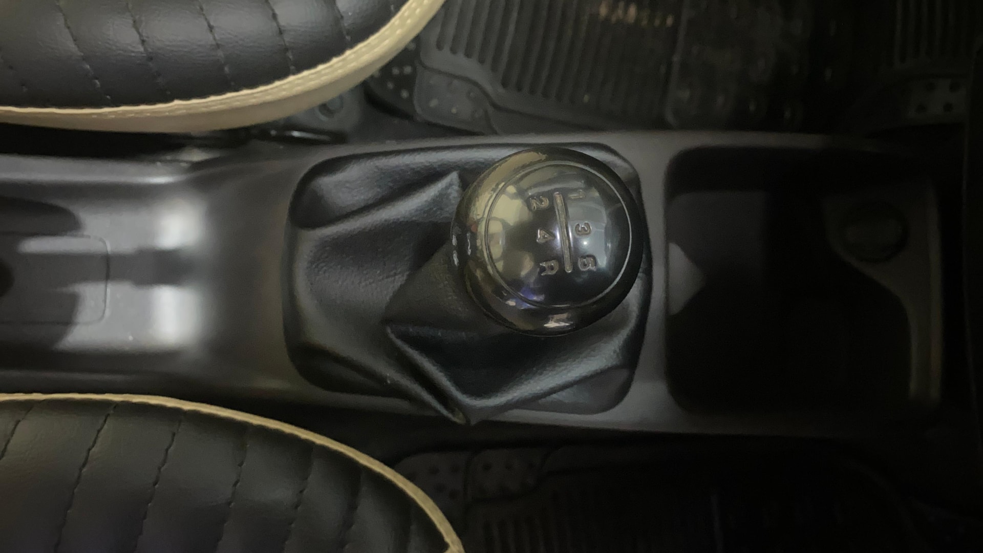 View 2013 Hyundai EON Sportz Image 37 Used 2013 Hyundai EON Sportz Image 37