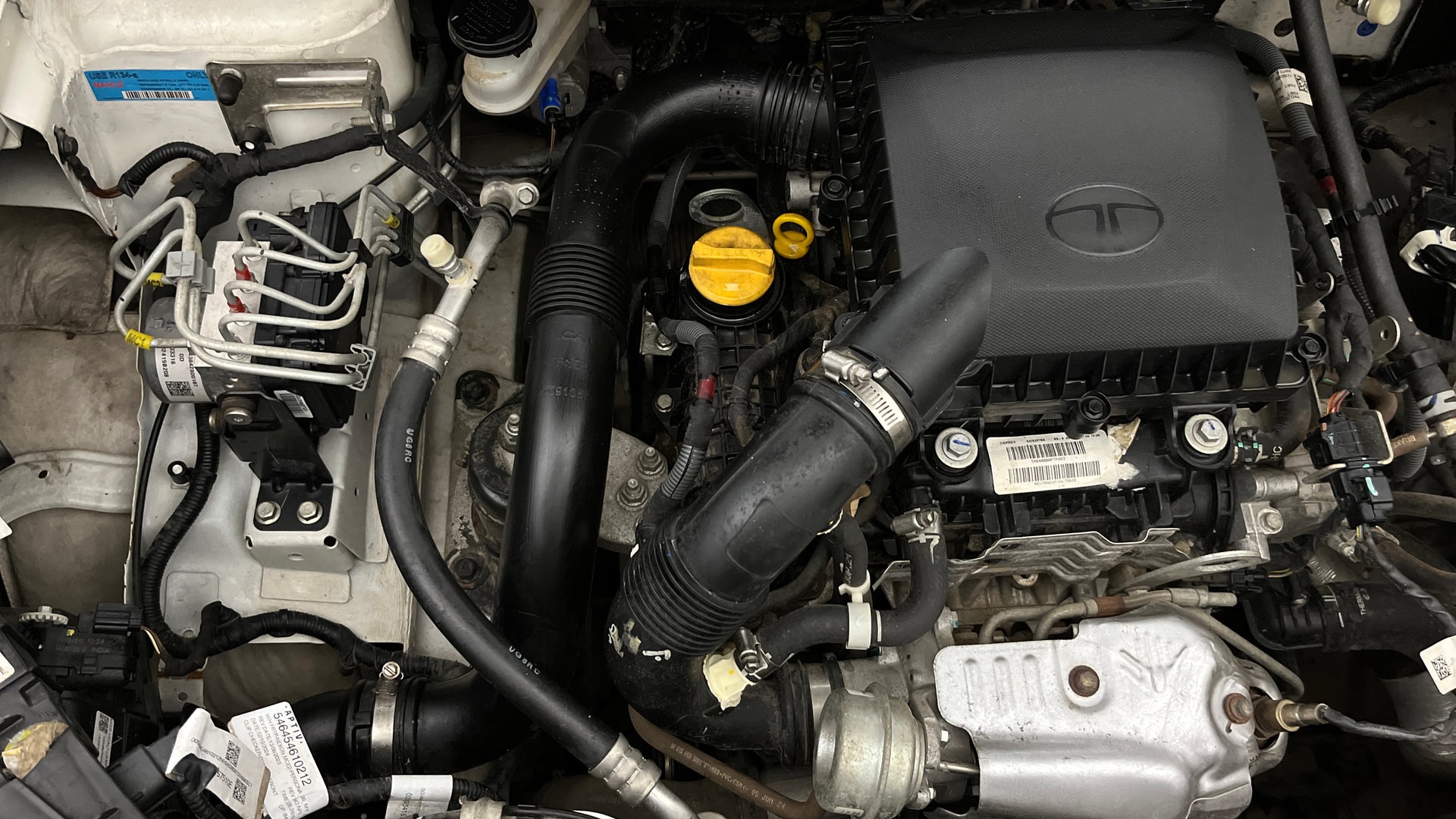 View 2024 Tata Nexon Revotron XE Image 3 Used 2024 Tata Nexon Revotron XE Image 3