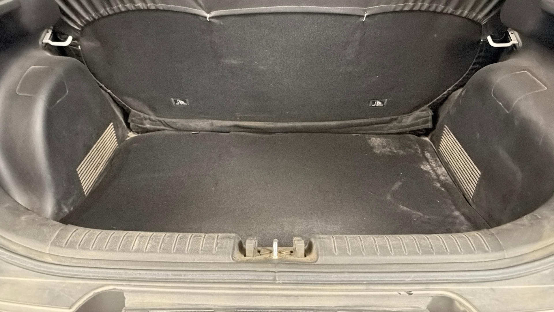 View 2022 Hyundai Venue S Plus 1.5 Diesel MT Image 10 Used 2022 Hyundai Venue S Plus 1.5 Diesel MT Image 10