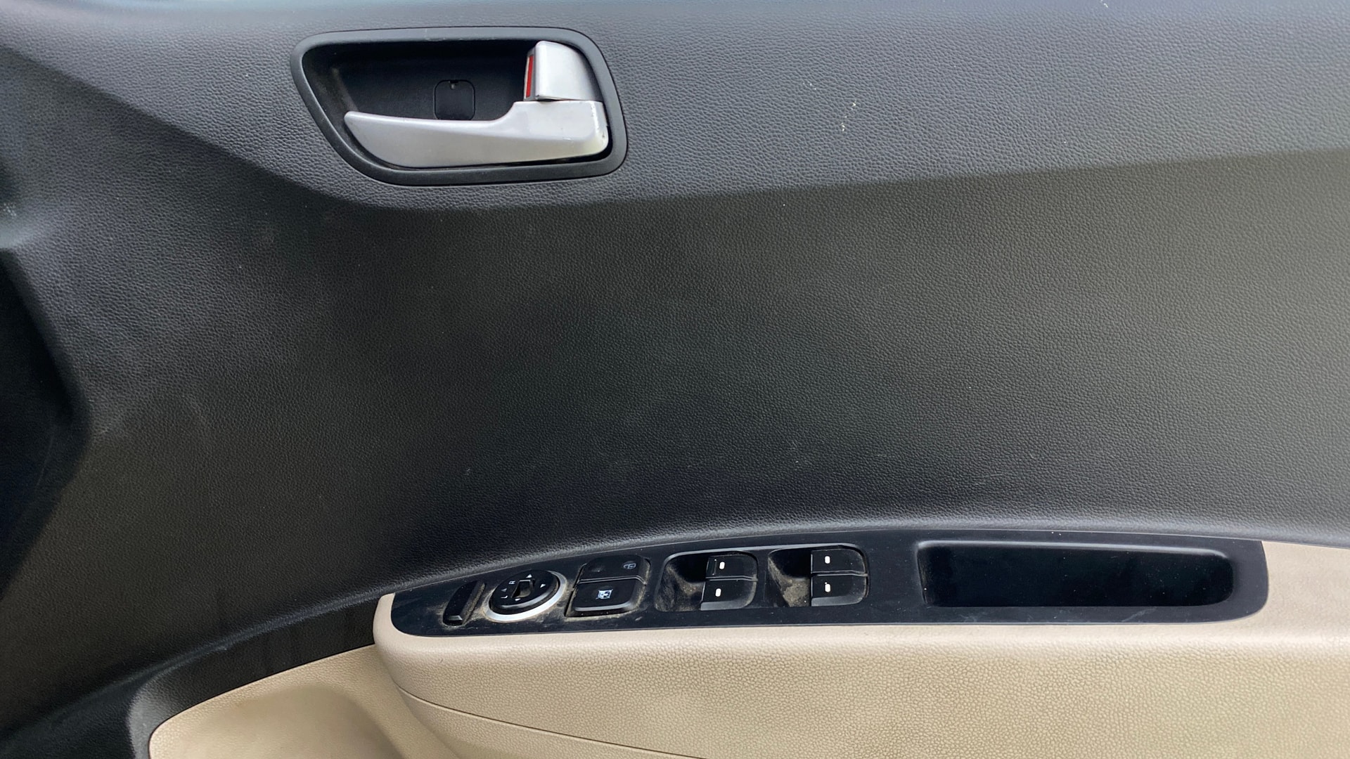 View 2016 Hyundai Grand i10 Sportz 1.2 Kappa Image 33 Used 2016 Hyundai Grand i10 Sportz 1.2 Kappa Image 33
