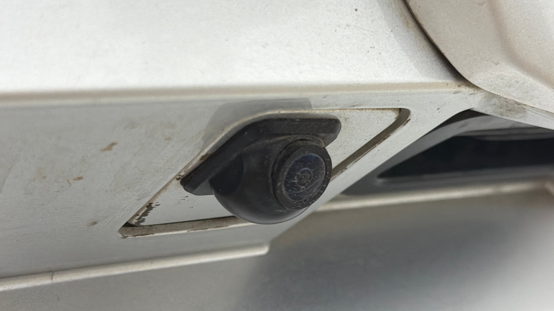 View 2022 Mahindra XUV700 MX Petrol 5 STR Image 23 Used 2022 Mahindra XUV700 MX Petrol 5 STR Image 23