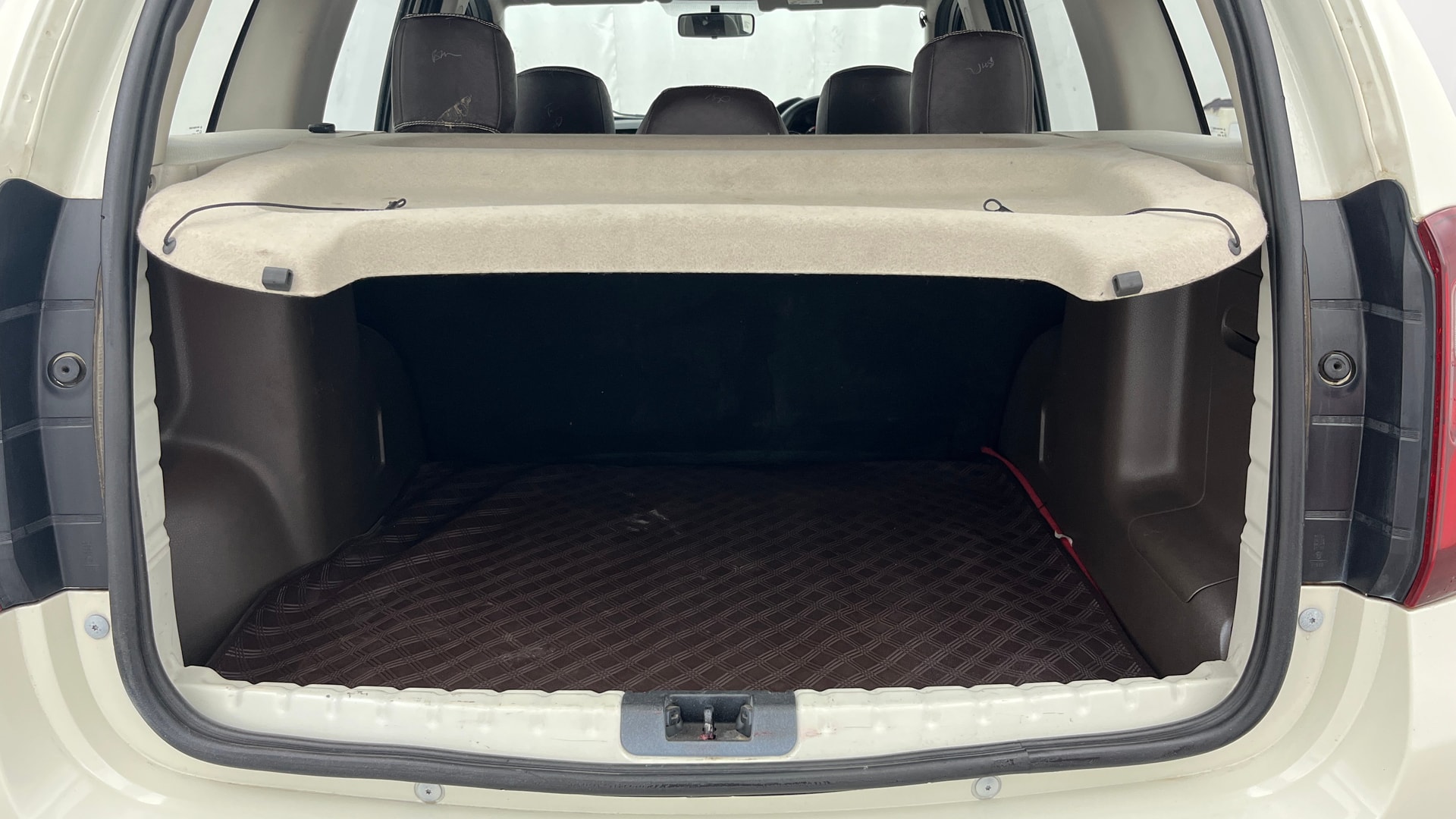 View 2019 Renault Duster Petrol RxS CVT Petrol Image 10 Used 2019 Renault Duster Petrol RxS CVT Petrol Image 10