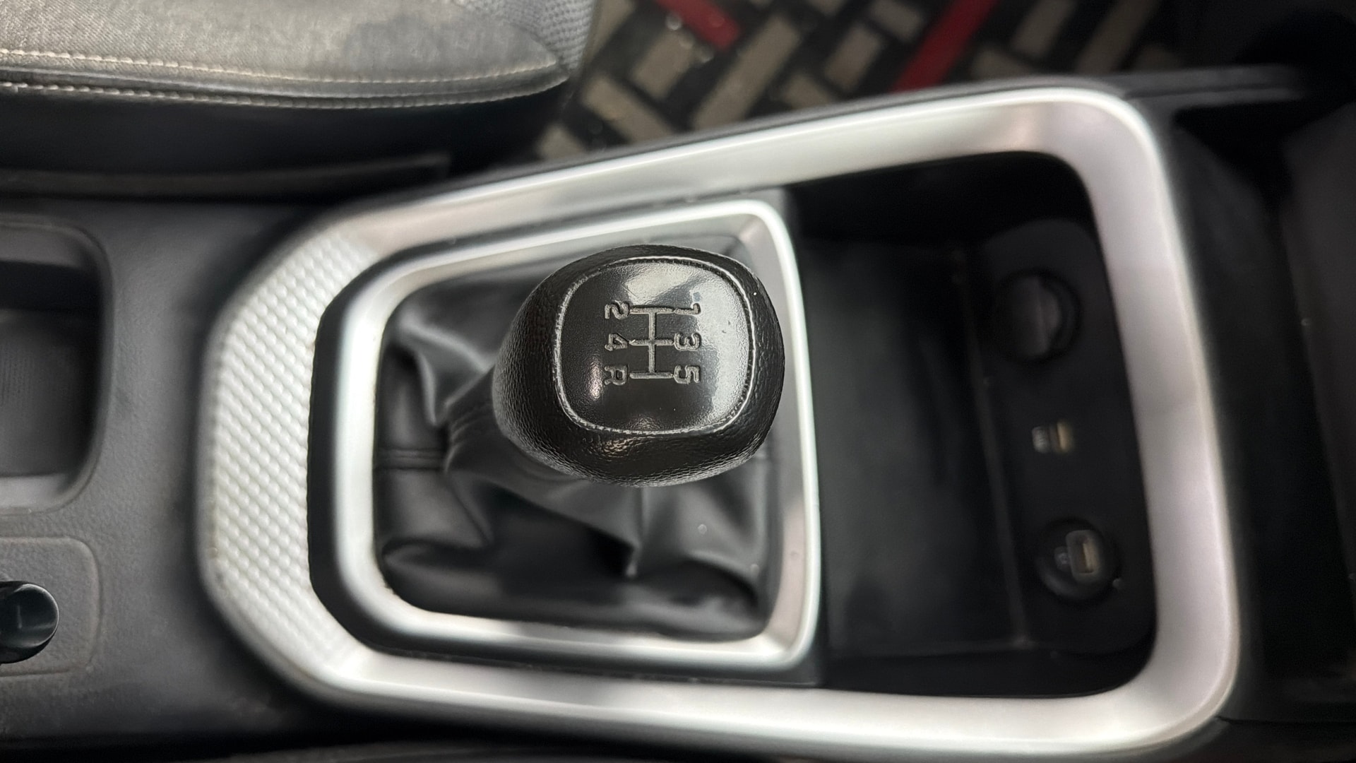 View 2022 Kia Sonet HTK Plus Petrol Image 38 Used 2022 Kia Sonet HTK Plus Petrol Image 38