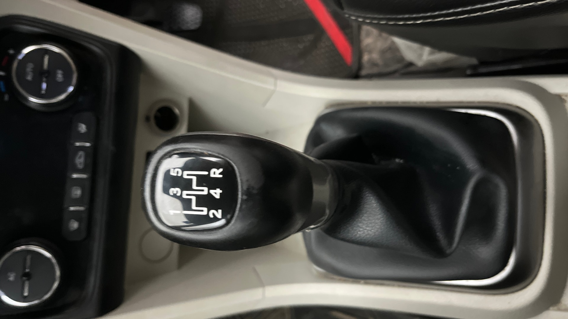 View 2022 Tata Tigor XE Diesel Image 39 Used 2022 Tata Tigor XE Diesel Image 39