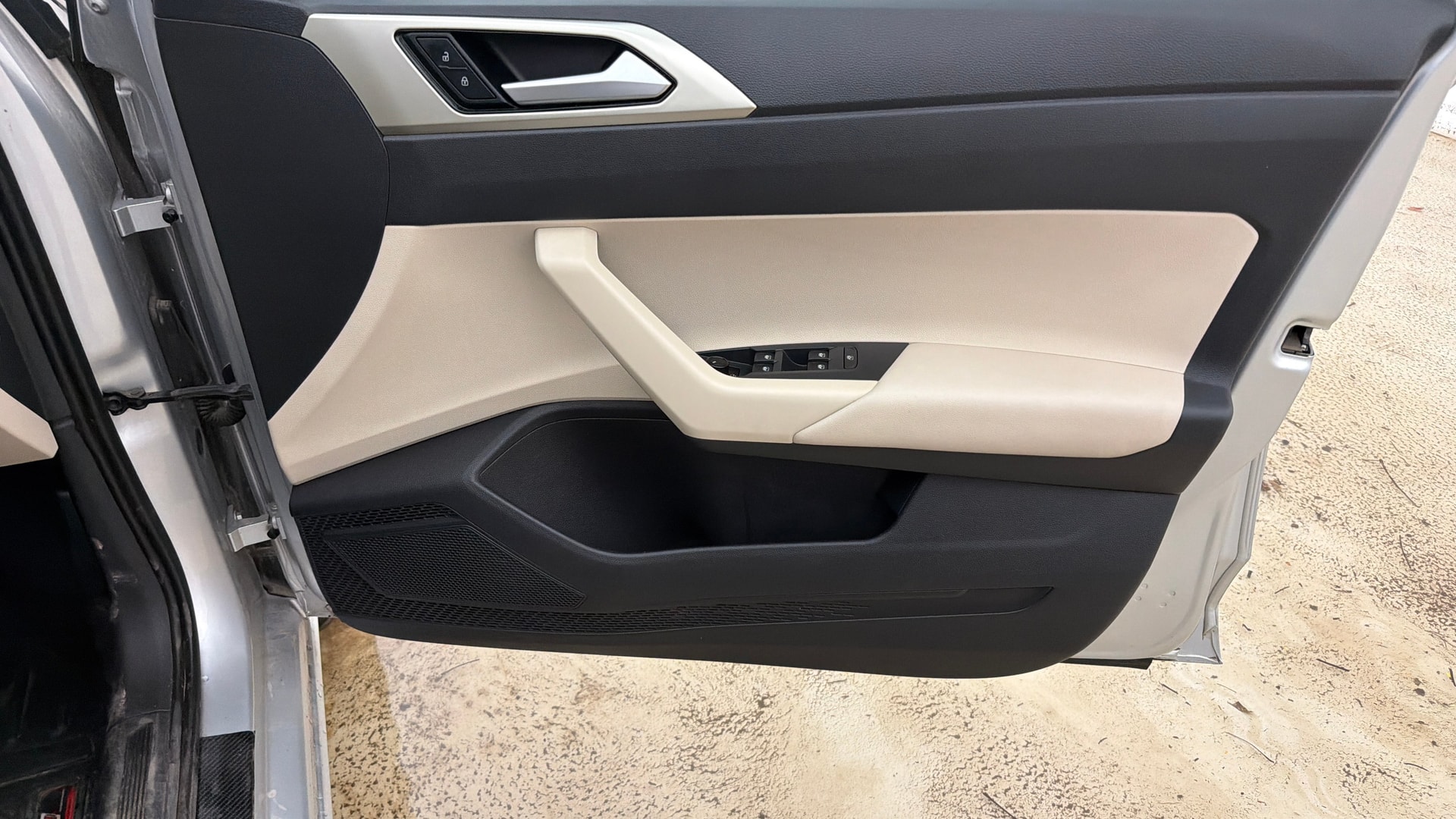 View 2022 Volkswagen Virtus Topline 1.0 TSI MT Image 35 Used 2022 Volkswagen Virtus Topline 1.0 TSI MT Image 35