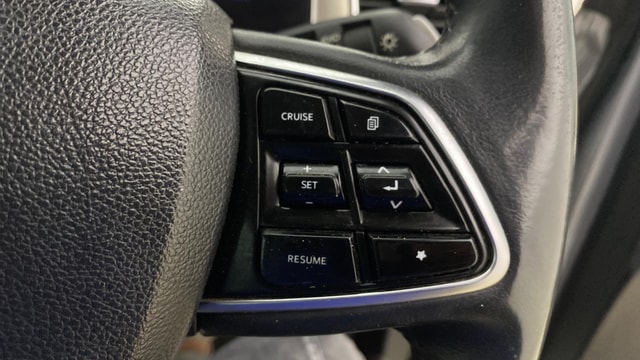 View Mahindra XUV700 Image 3 Used Mahindra XUV700 Image 3