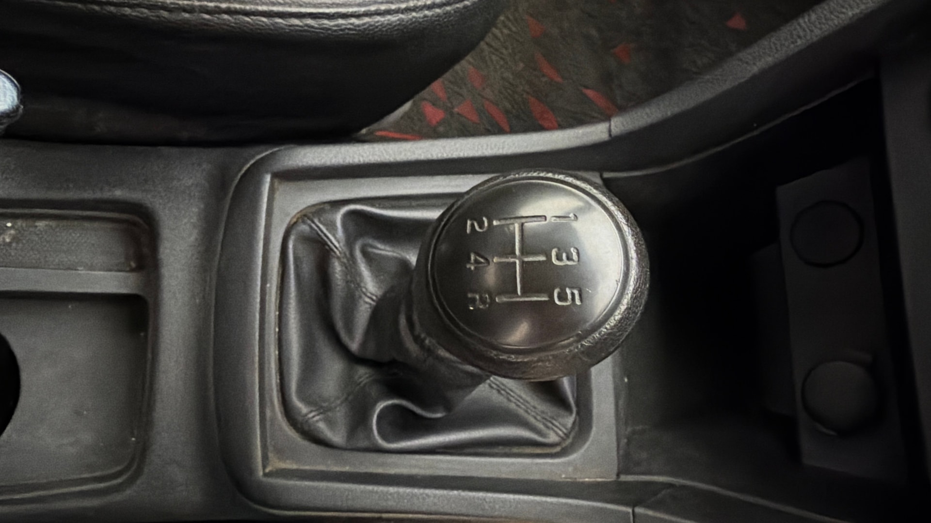 View 2022 Maruti Suzuki 1000 Base Variant Image 37 Used 2022 Maruti Suzuki 1000 Base Variant Image 37