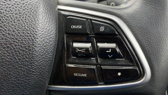View Mahindra XUV700 Image 3 Used Mahindra XUV700 Image 3