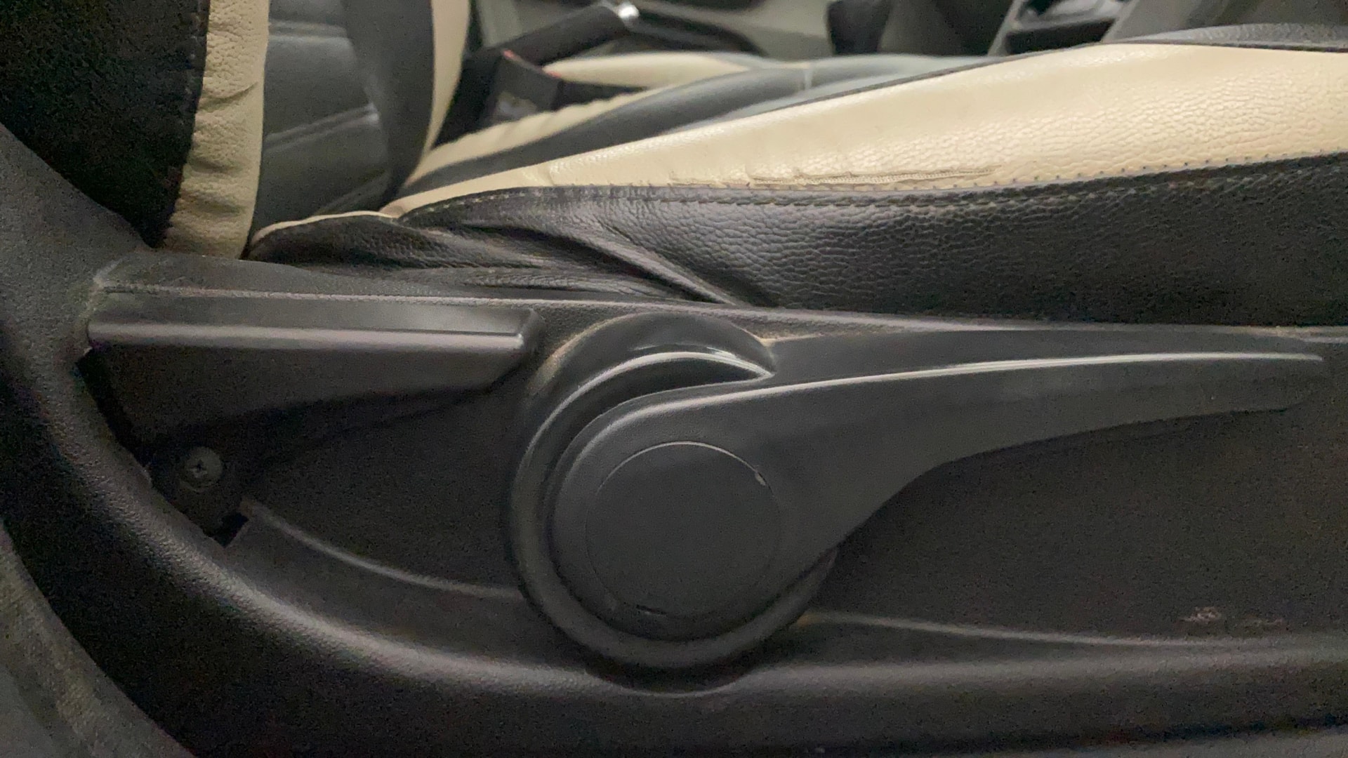 View 2019 Tata Tiago Revotorq XB Image 19 Used 2019 Tata Tiago Revotorq XB Image 19
