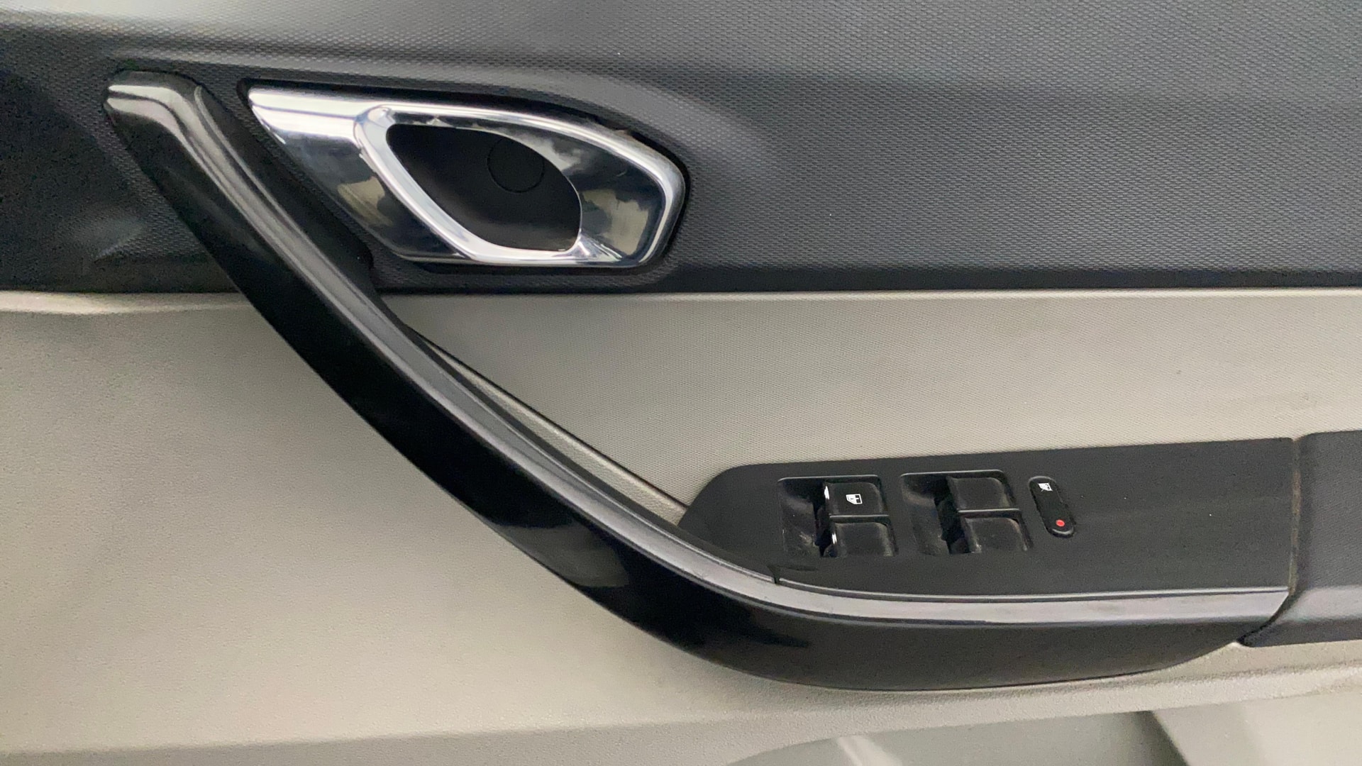 View 2019 Tata Tiago Revotorq XB Image 33 Used 2019 Tata Tiago Revotorq XB Image 33