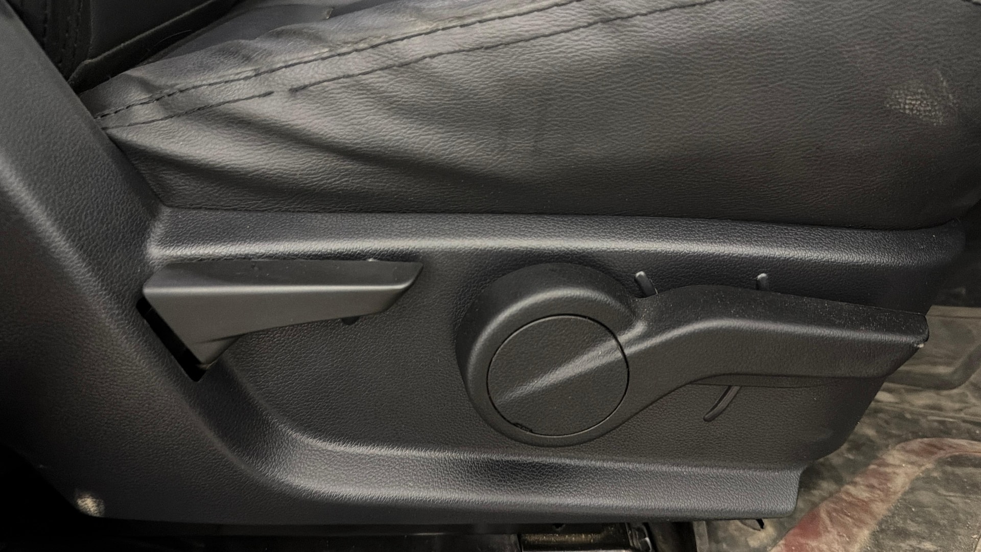 View 2021 Mahindra Thar AX Standard Manual Soft Top 6 Seater Image 18 Used 2021 Mahindra Thar AX Standard Manual Soft Top 6 Seater Image 18