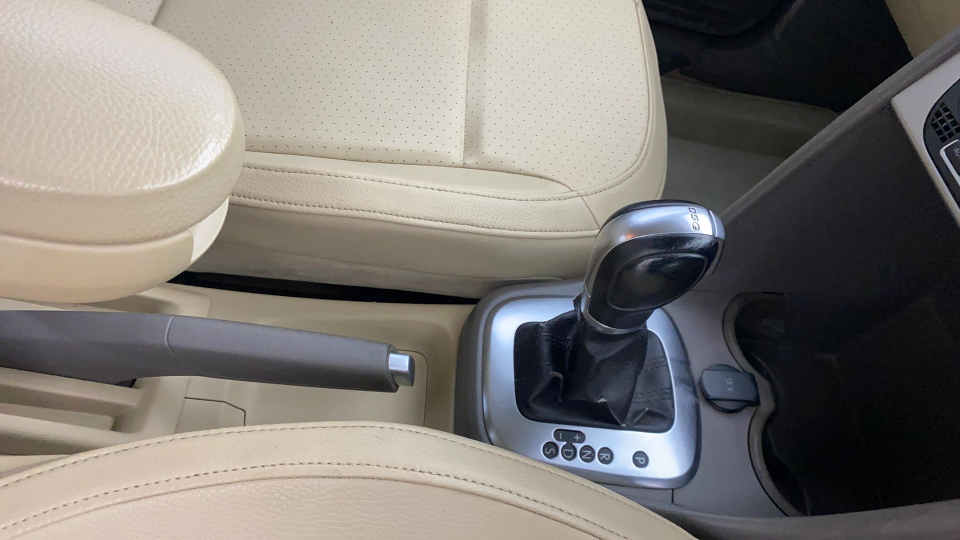 View 2015 Volkswagen Vento 1.2 L TSI Comfortline Petrol AT Image 40 Used 2015 Volkswagen Vento 1.2 L TSI Comfortline Petrol AT Image 40
