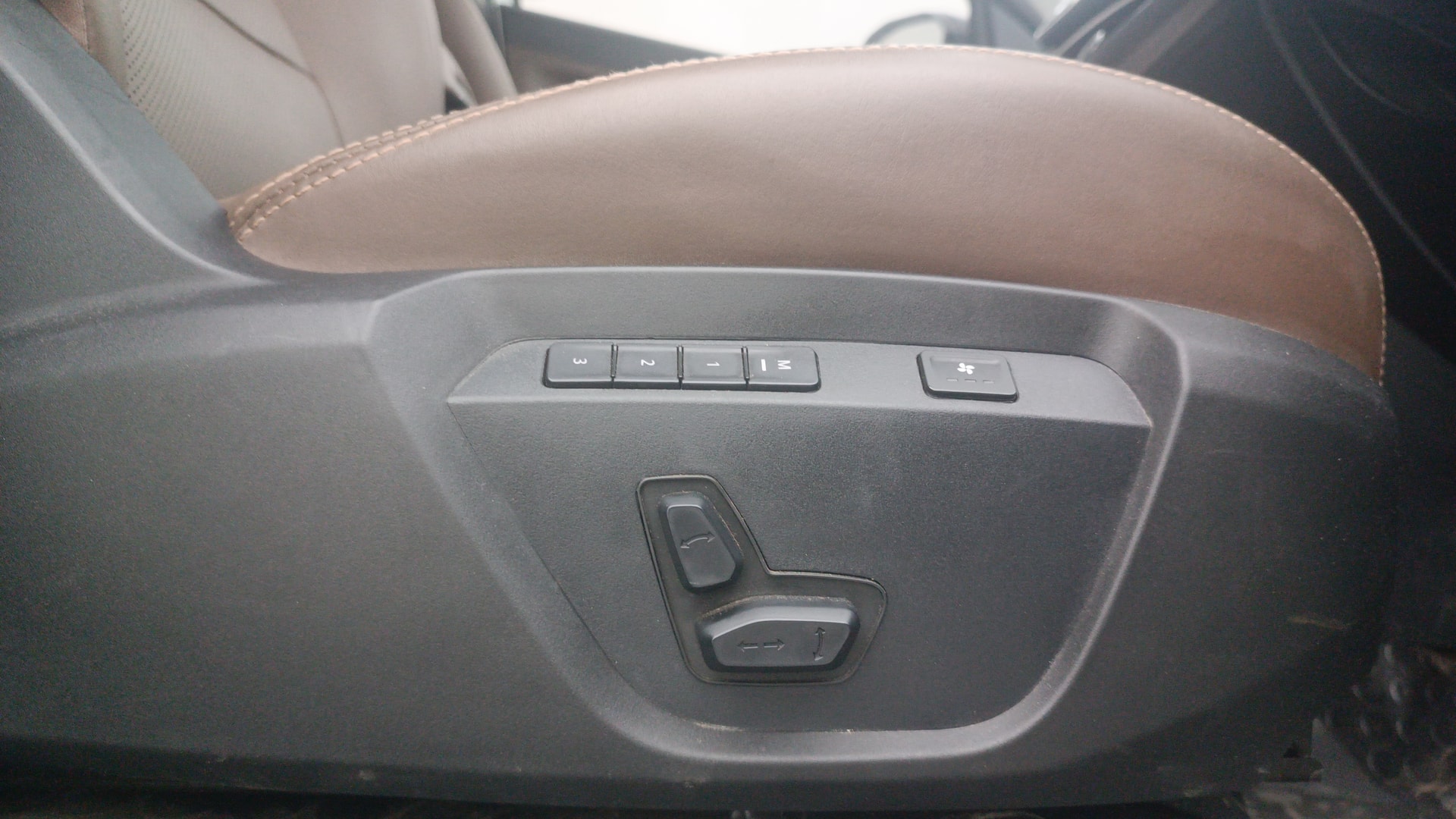 View 2023 Tata Harrier XE Image 19 Used 2023 Tata Harrier XE Image 19