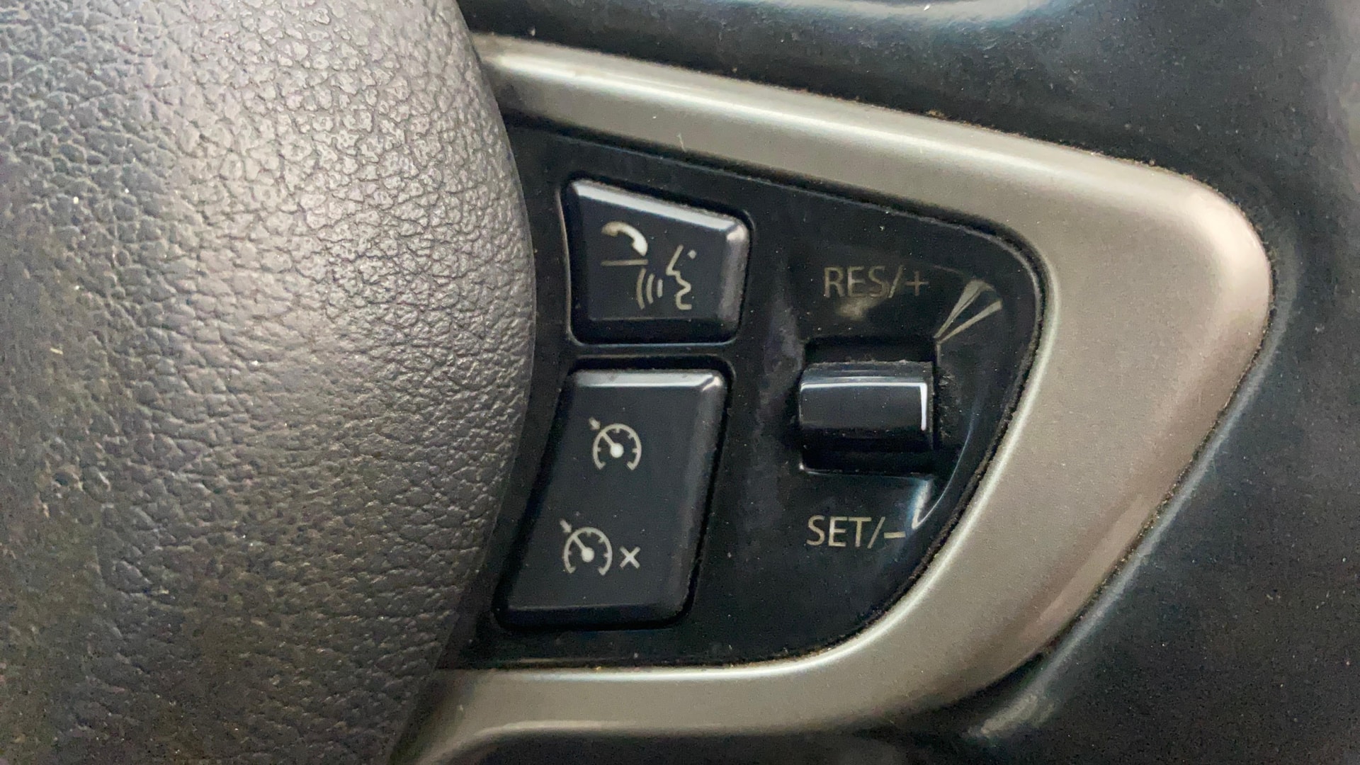 View 2018 Tata Hexa XTA 4X2 Image 3 Used 2018 Tata Hexa XTA 4X2 Image 3