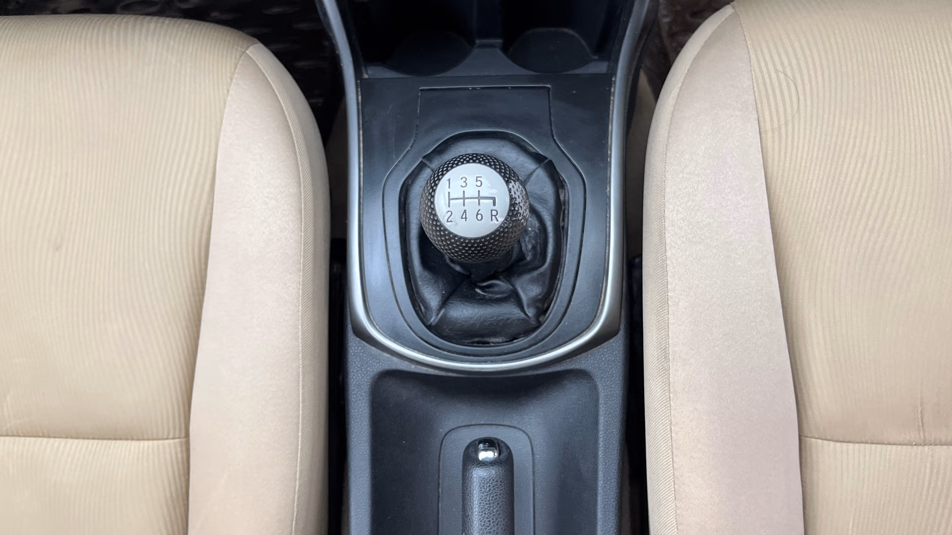 View 2014 Honda City ZX MT Diesel Anniversary Edition Image 39 Used 2014 Honda City ZX MT Diesel Anniversary Edition Image 39