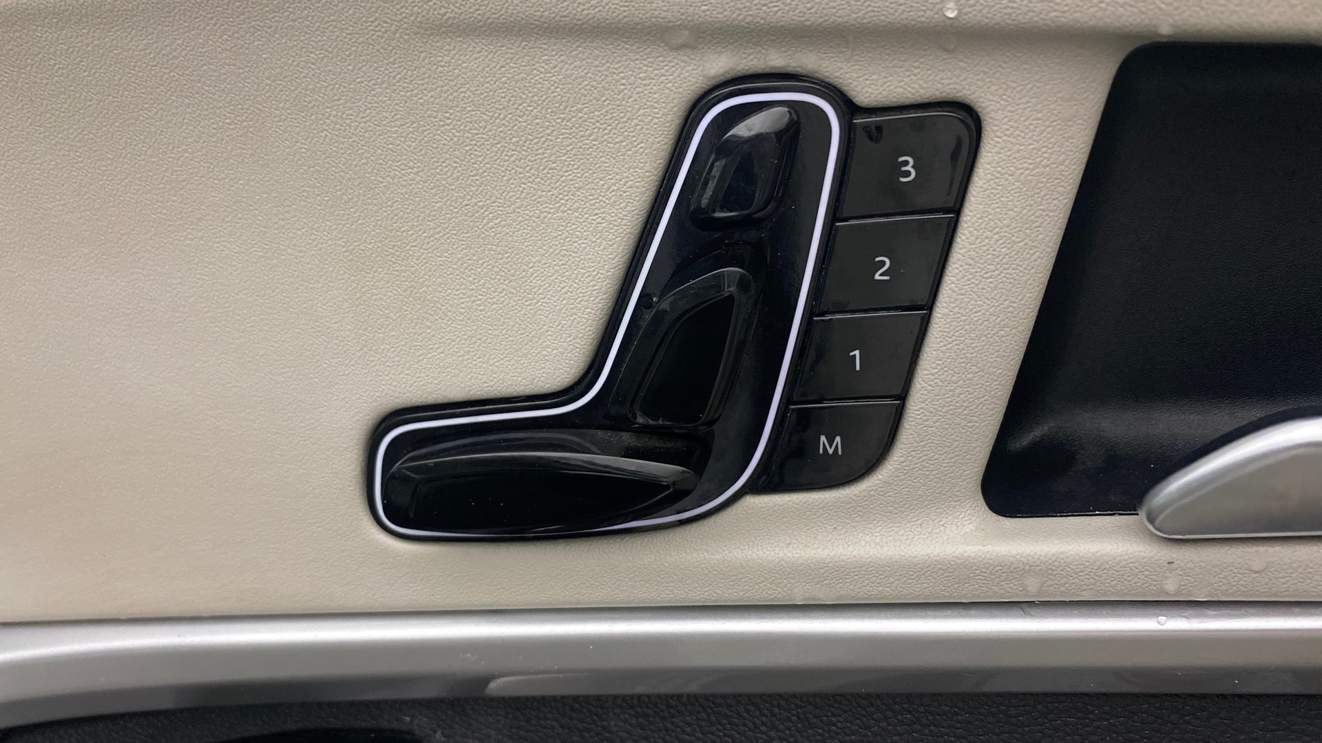 Used 2023 Mahindra XUV700 Used 2023 Mahindra XUV700