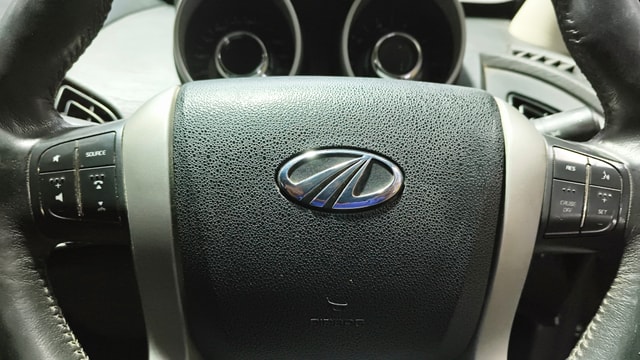 View Mahindra XUV500 Image 3 Used Mahindra XUV500 Image 3