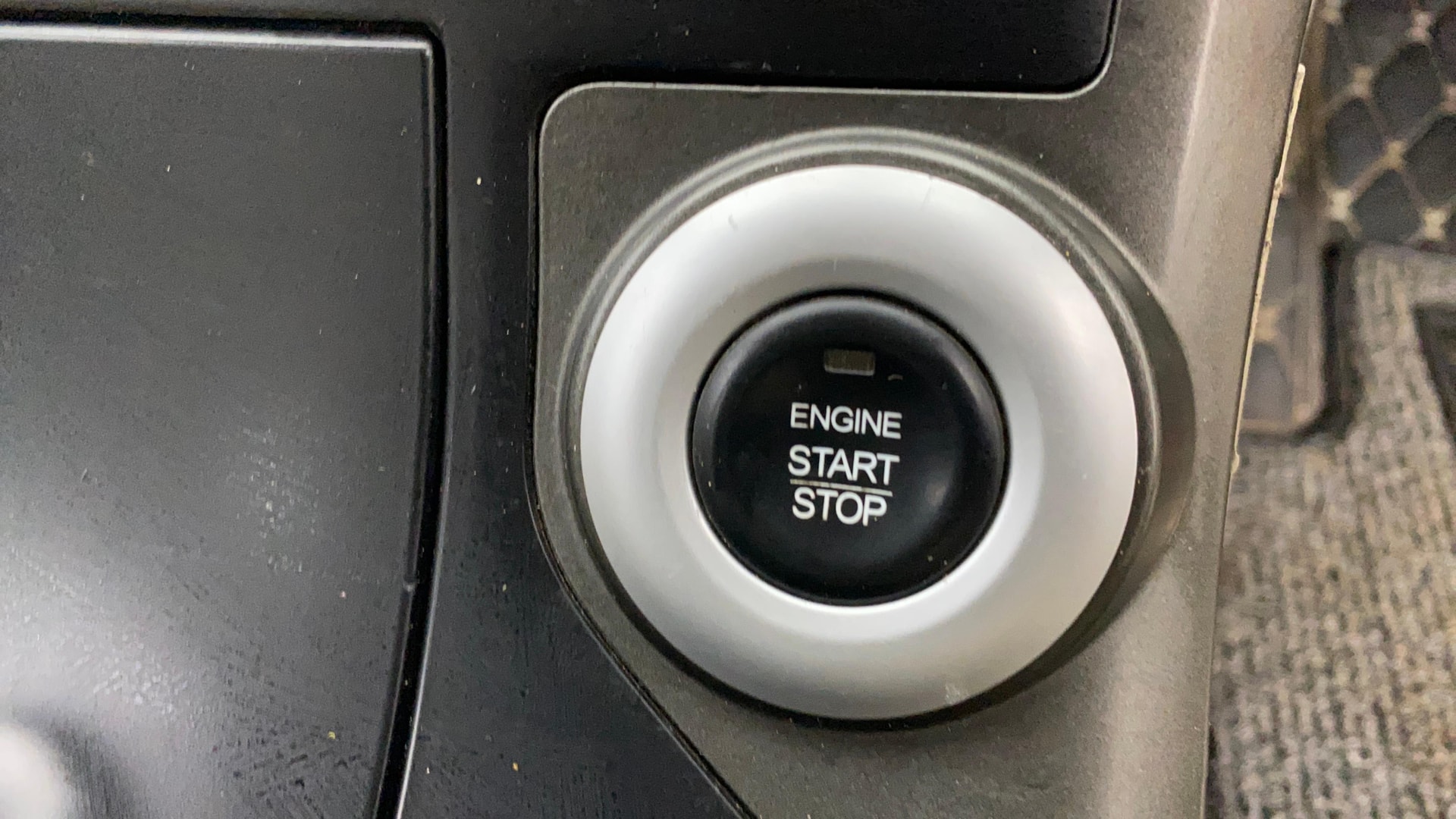 View 2017 Mahindra XUV500 W10 FWD Image 41 Used 2017 Mahindra XUV500 W10 FWD Image 41