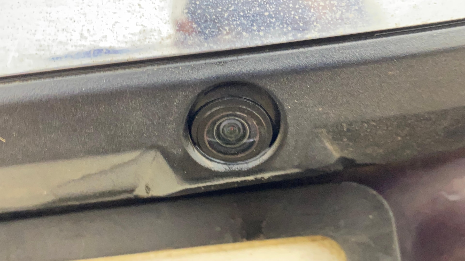 View 2017 Mahindra XUV500 W10 FWD Image 17 Used 2017 Mahindra XUV500 W10 FWD Image 17