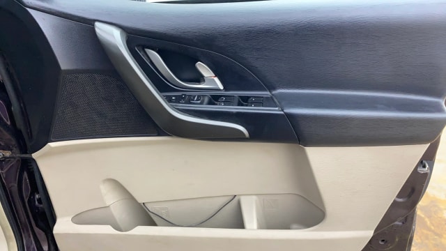 View Mahindra XUV500 Image 40 Used Mahindra XUV500 Image 40