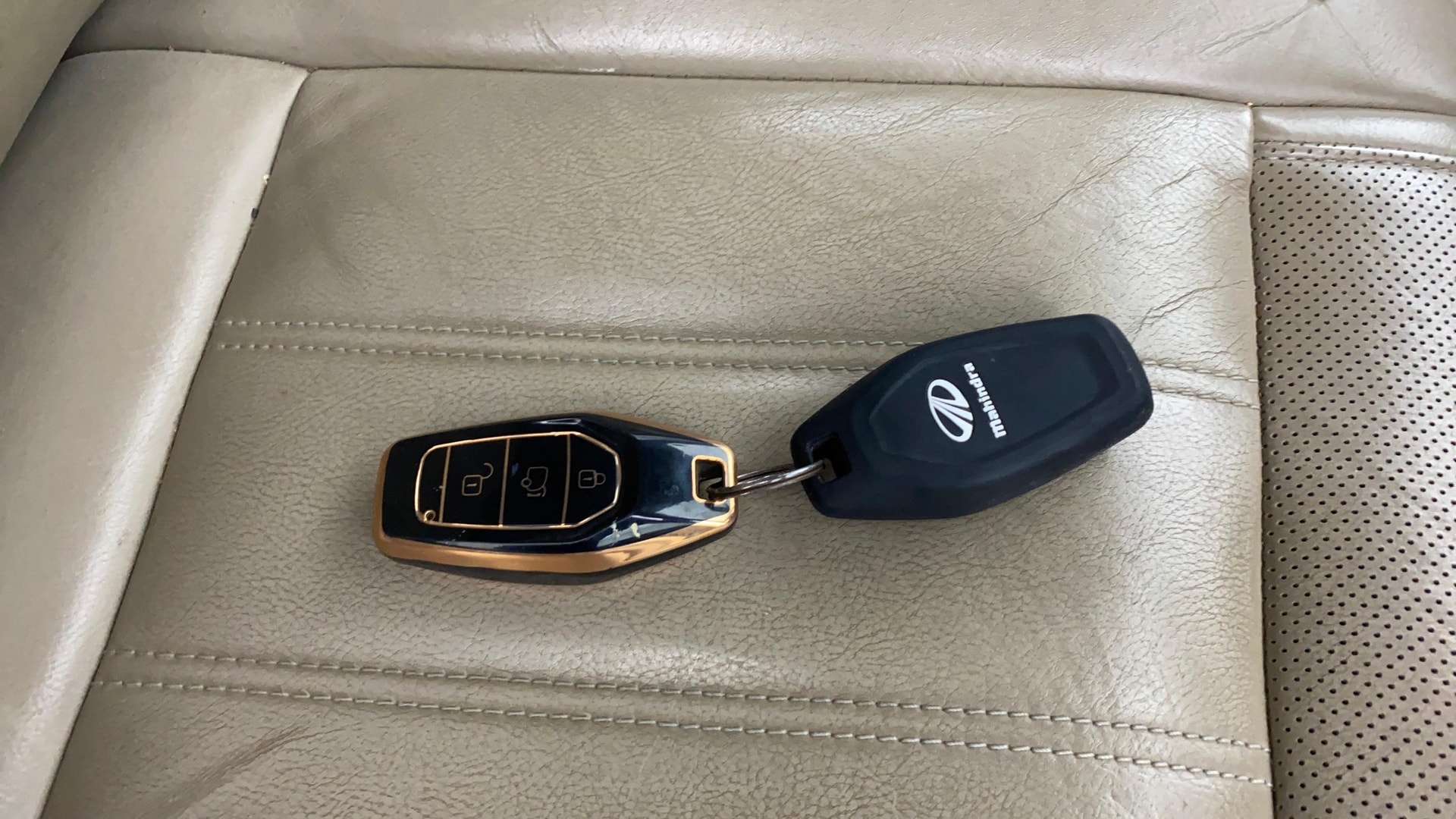 View 2017 Mahindra XUV500 W10 FWD Image 20 Used 2017 Mahindra XUV500 W10 FWD Image 20
