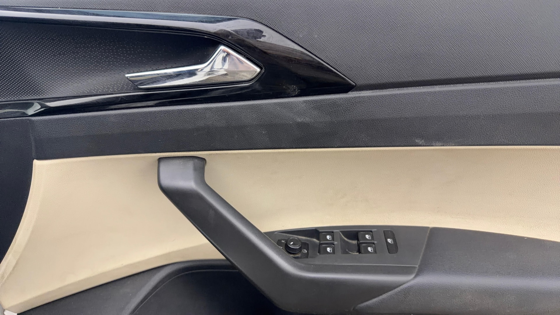 View 2024 Skoda Slavia Style 1.0 TSI MT Image 35 Used 2024 Skoda Slavia Style 1.0 TSI MT Image 35