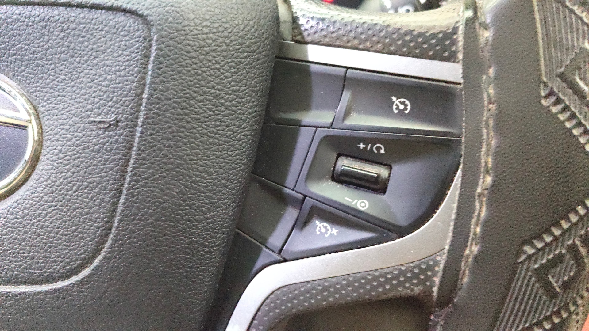 View 2022 Tata Harrier XE Image 3 Used 2022 Tata Harrier XE Image 3