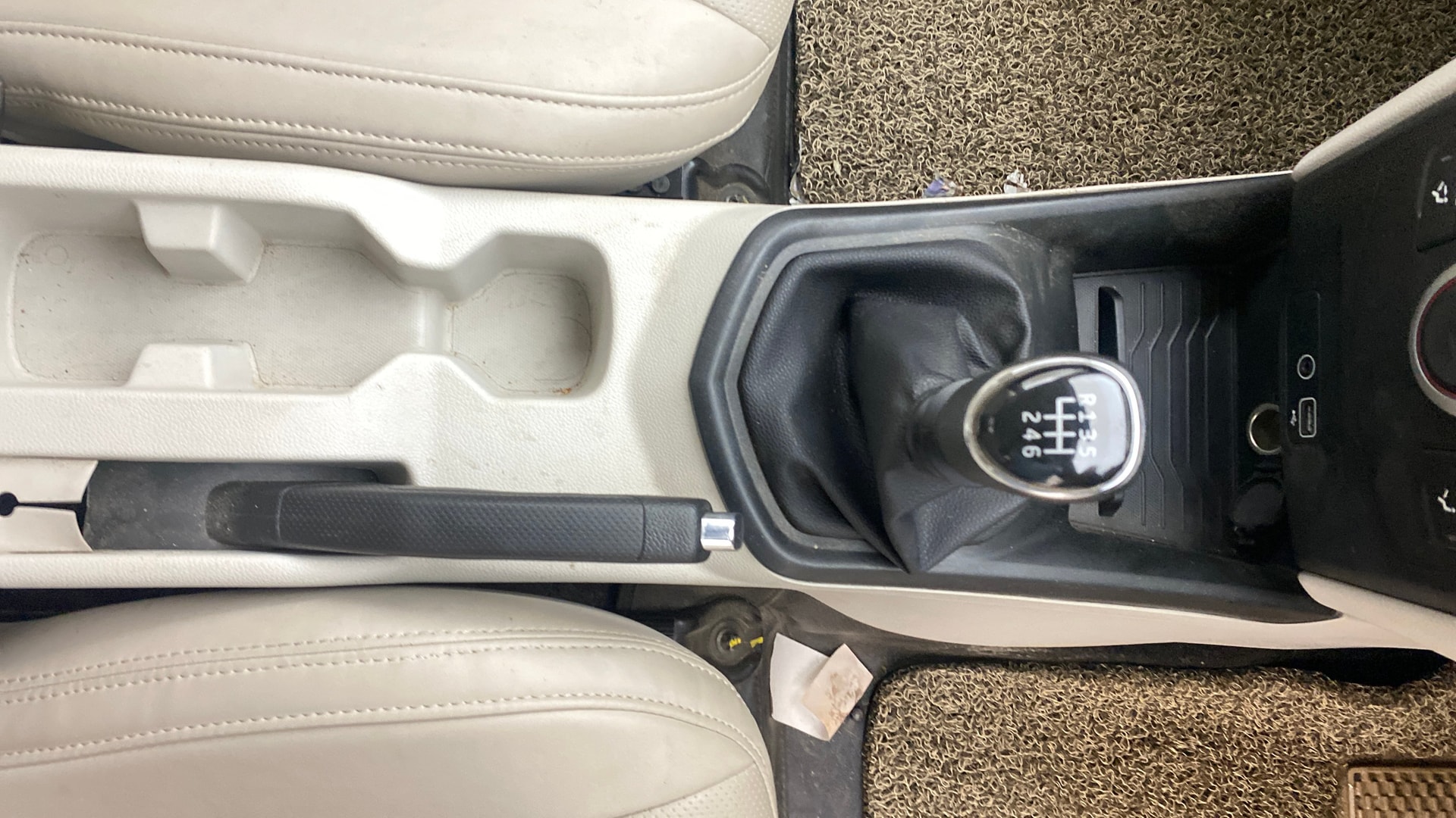 Used 2023 Mahindra XUV300 Used 2023 Mahindra XUV300