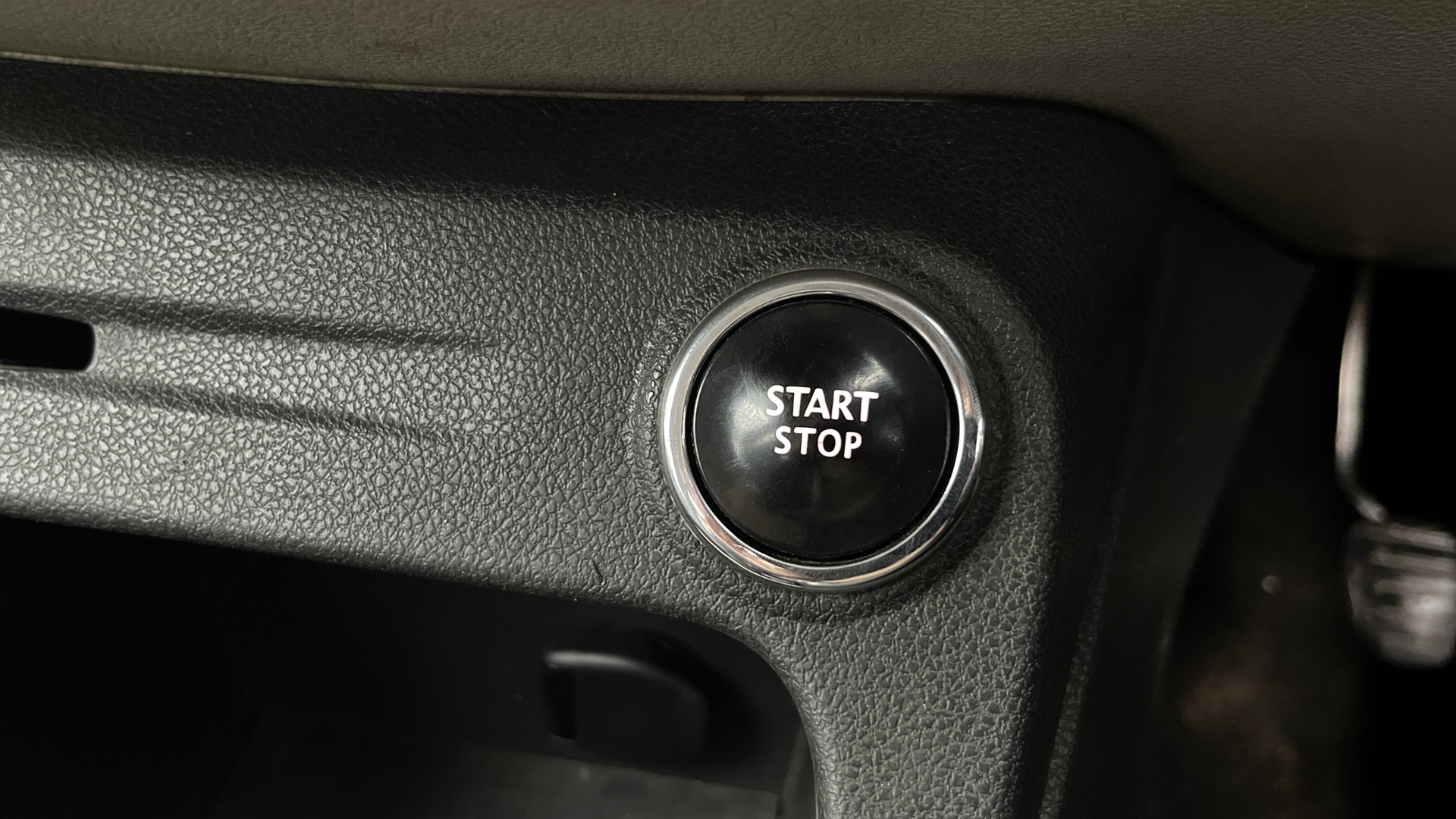 View 2017 Renault Captur Platine Mono Diesel Image 40 Used 2017 Renault Captur Platine Mono Diesel Image 40
