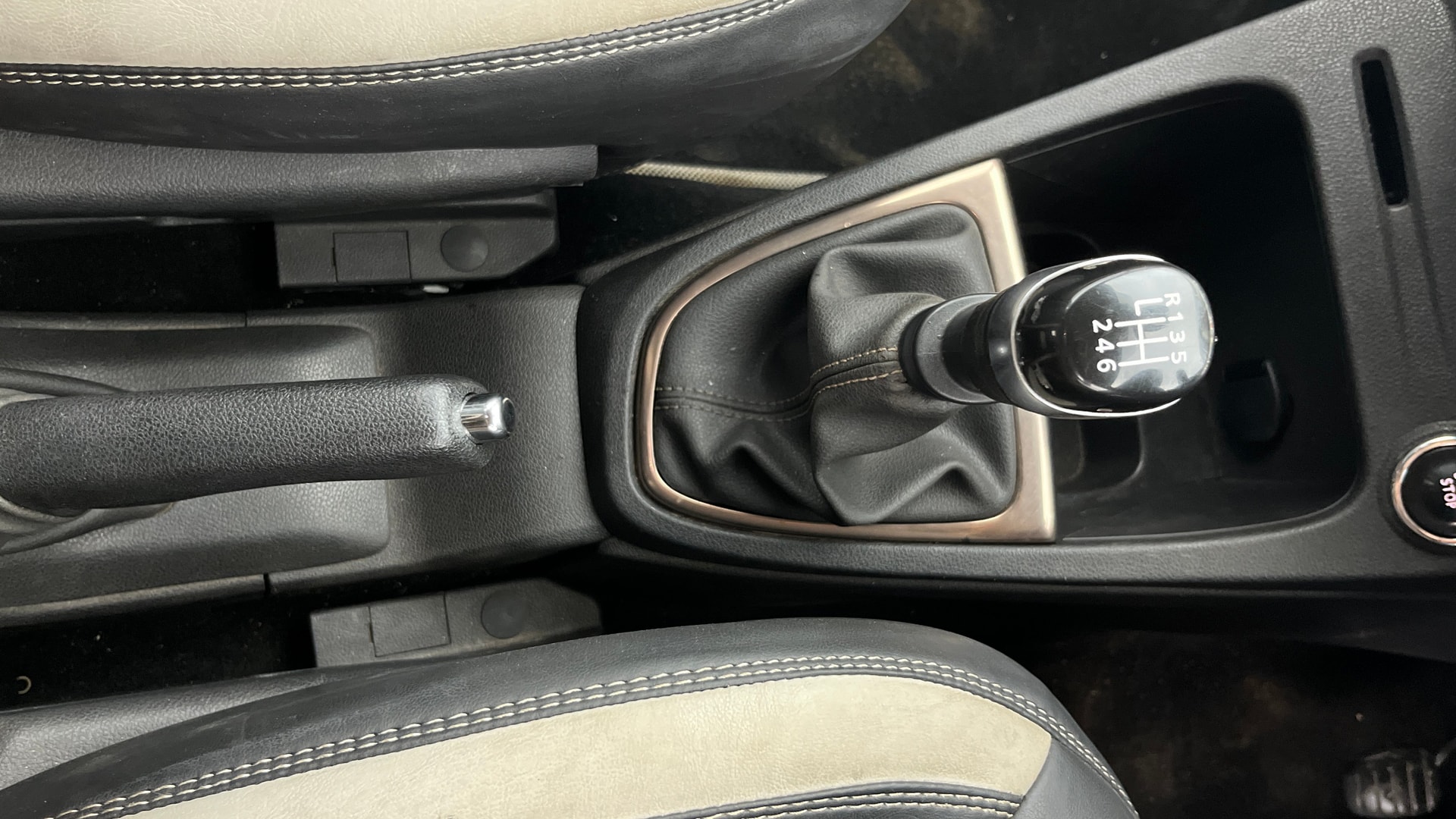View 2017 Renault Captur Platine Mono Diesel Image 42 Used 2017 Renault Captur Platine Mono Diesel Image 42