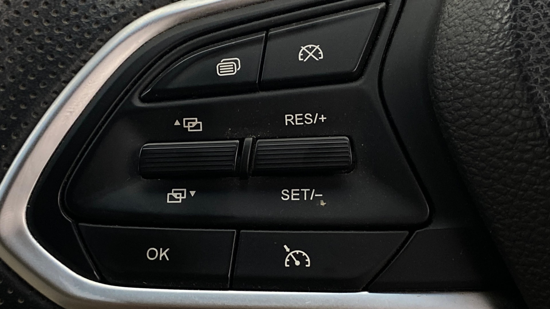 View 2022 MG Hector Sharp Diesel Image 3 Used 2022 MG Hector Sharp Diesel Image 3