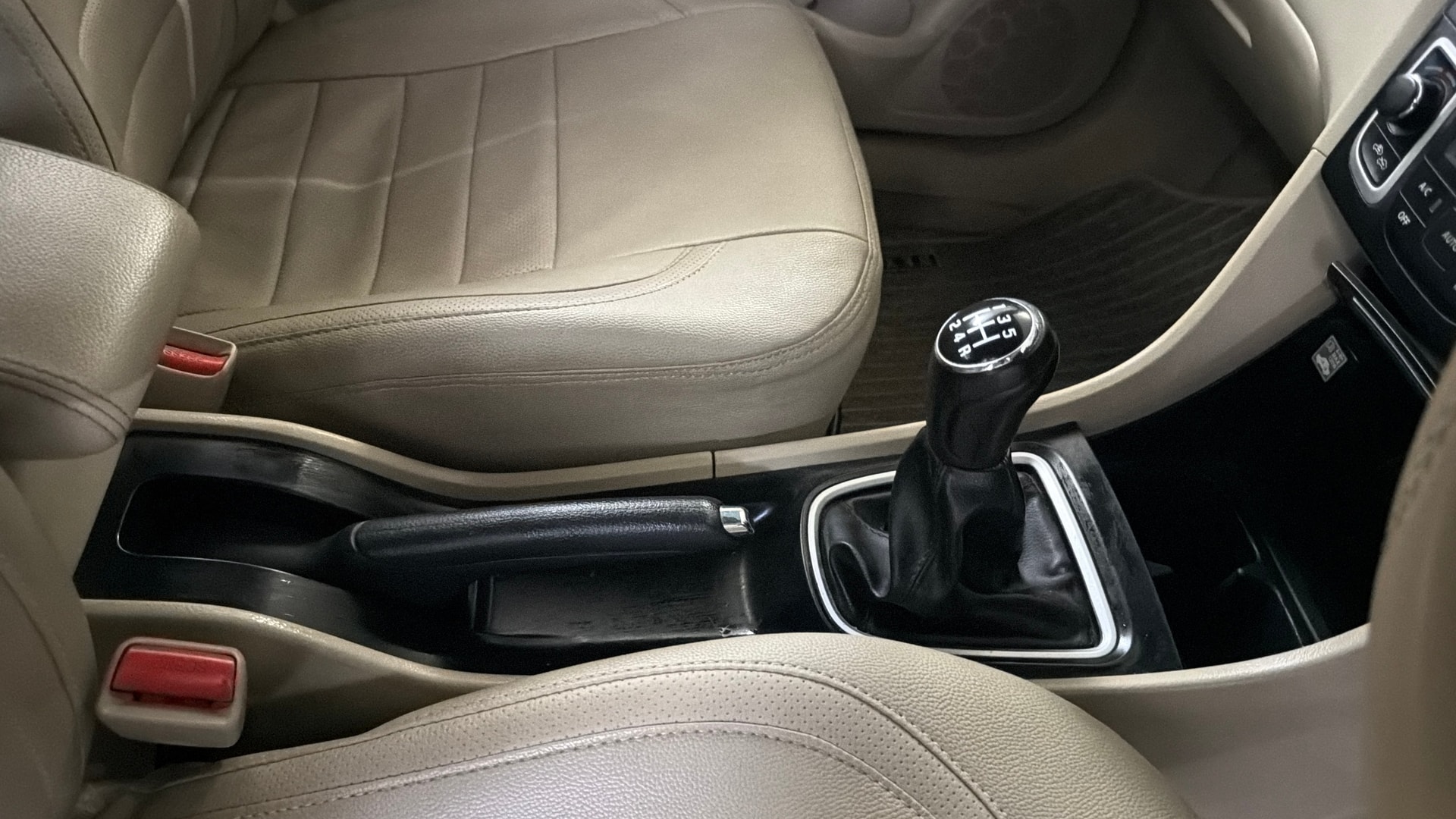 View 2019 Maruti Suzuki 1000 Base Variant Image 37 Used 2019 Maruti Suzuki 1000 Base Variant Image 37